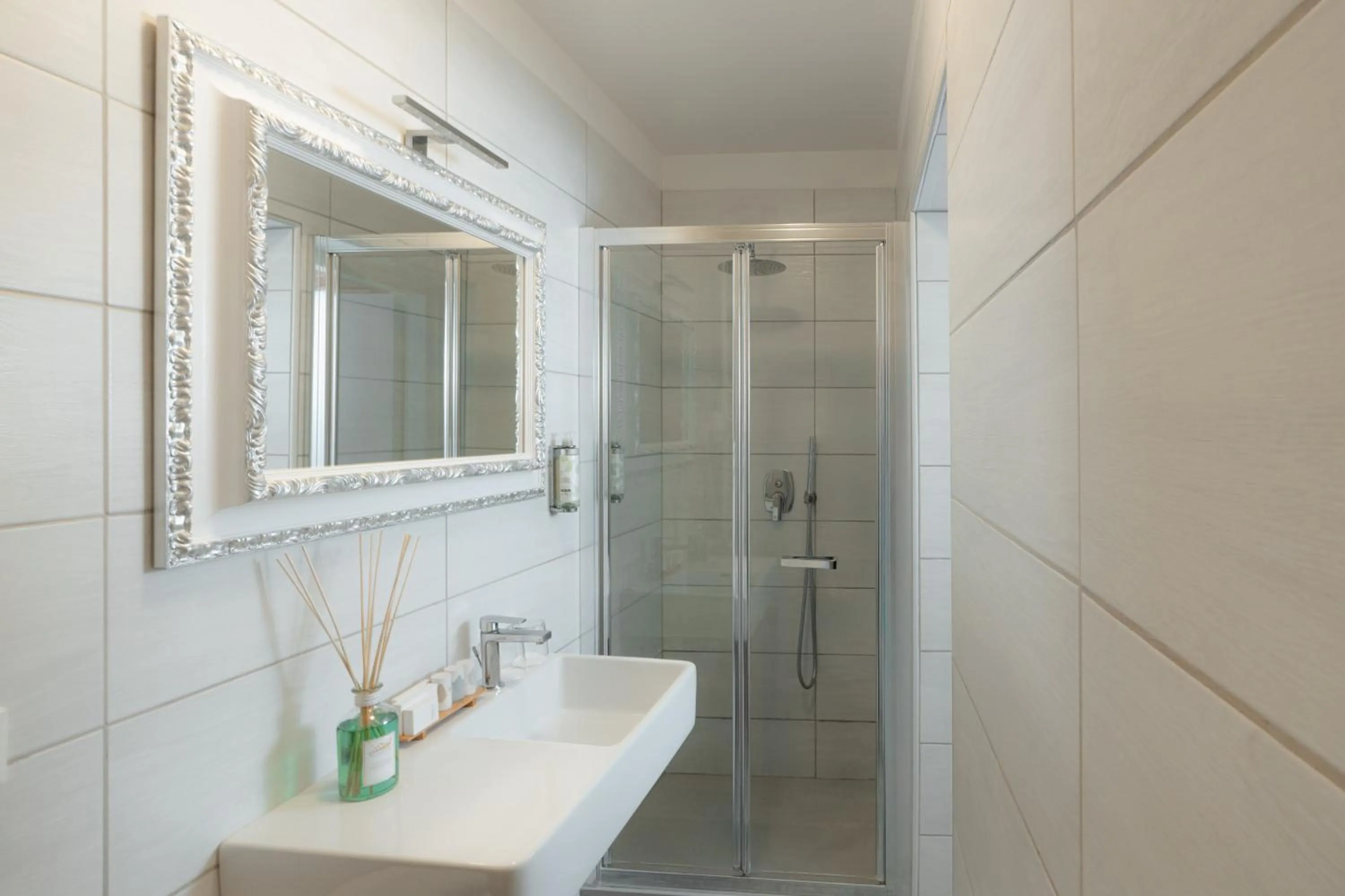 Bathroom in All’Angelo Art Hotel