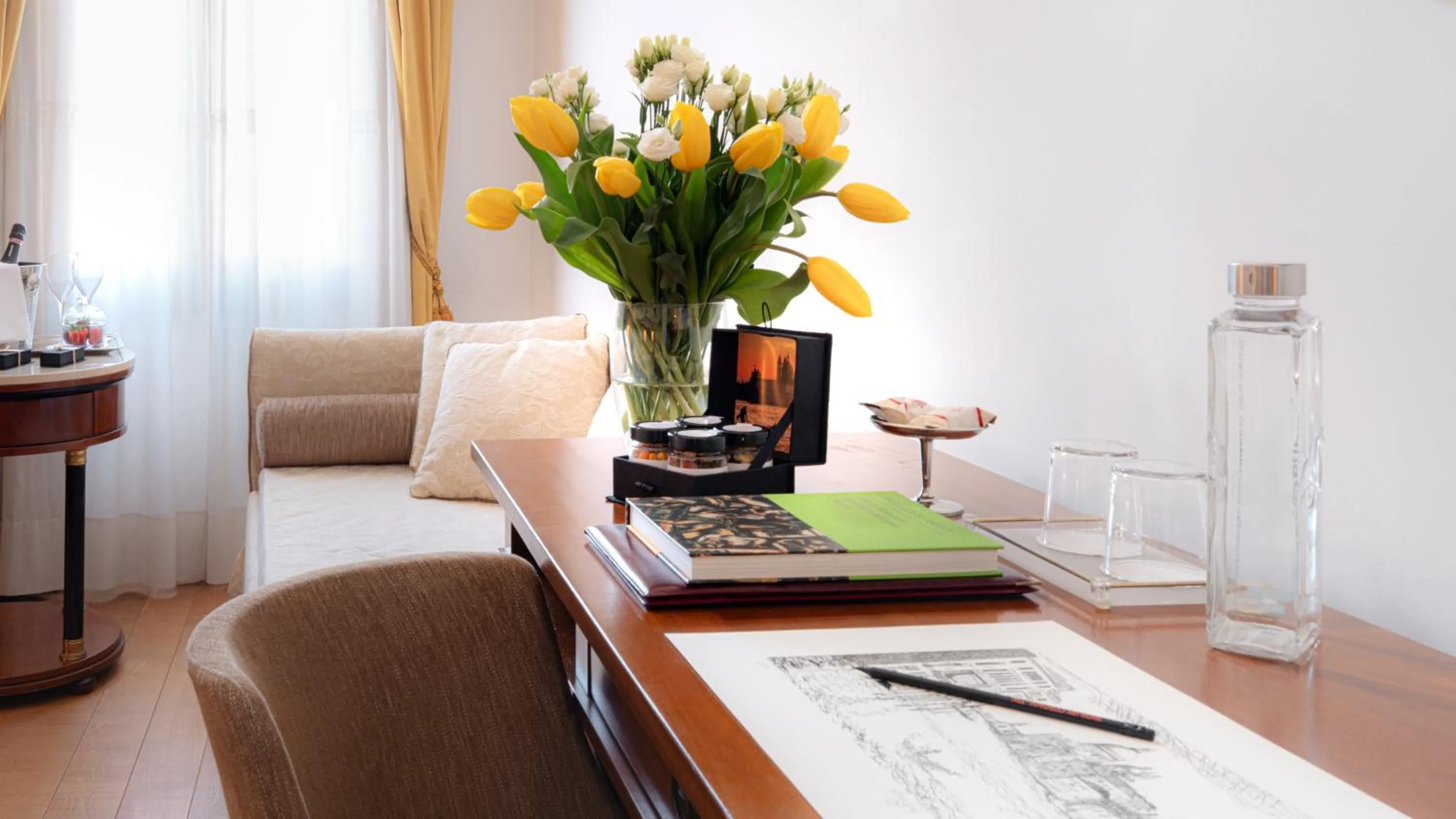 Seating area in All’Angelo Art Hotel