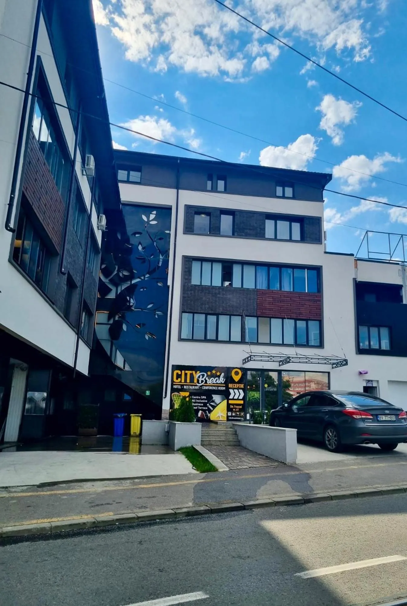 Property building in Hotel City Break