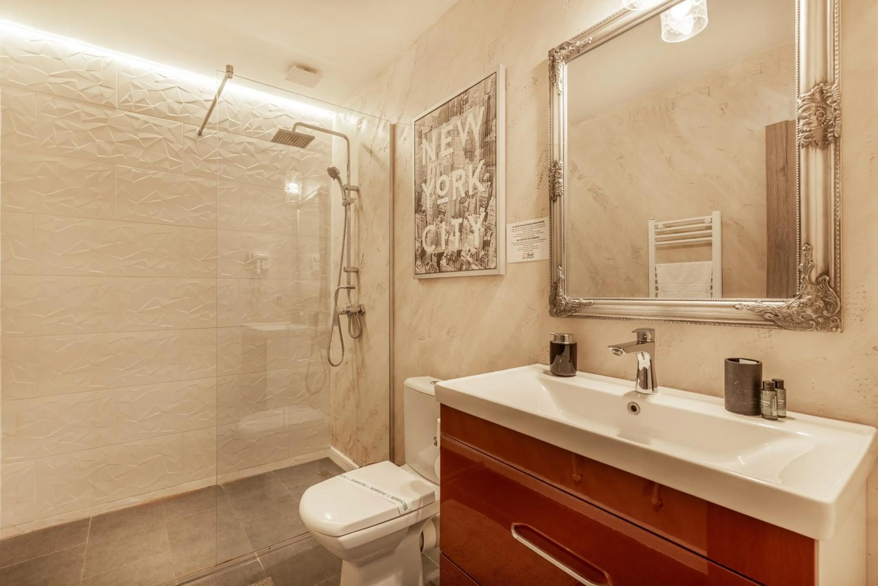 Shower in Hotel City Break