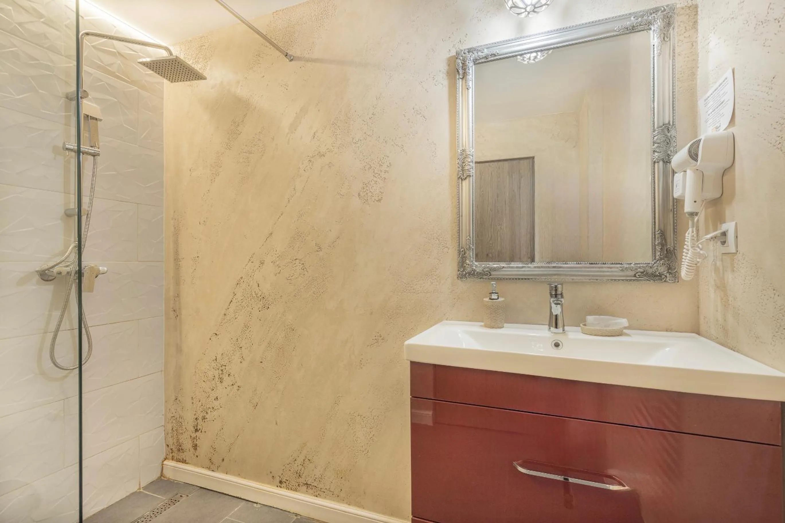 Bathroom in Hotel City Break