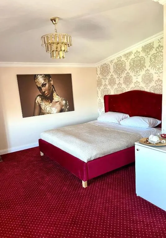 Photo of the whole room, Bed in Hotel City Break