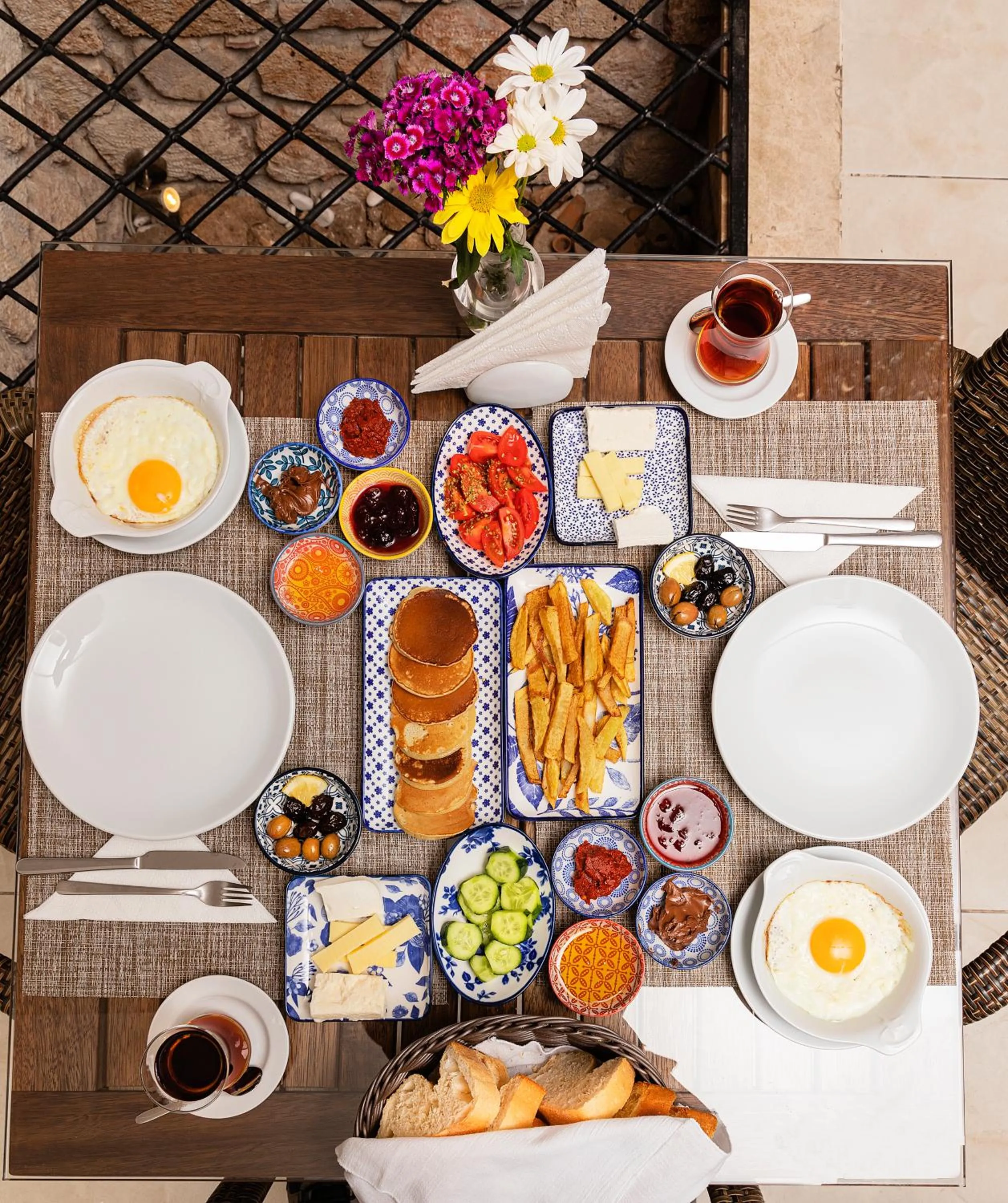 Restaurant/places to eat in Zemira Garden Hotel