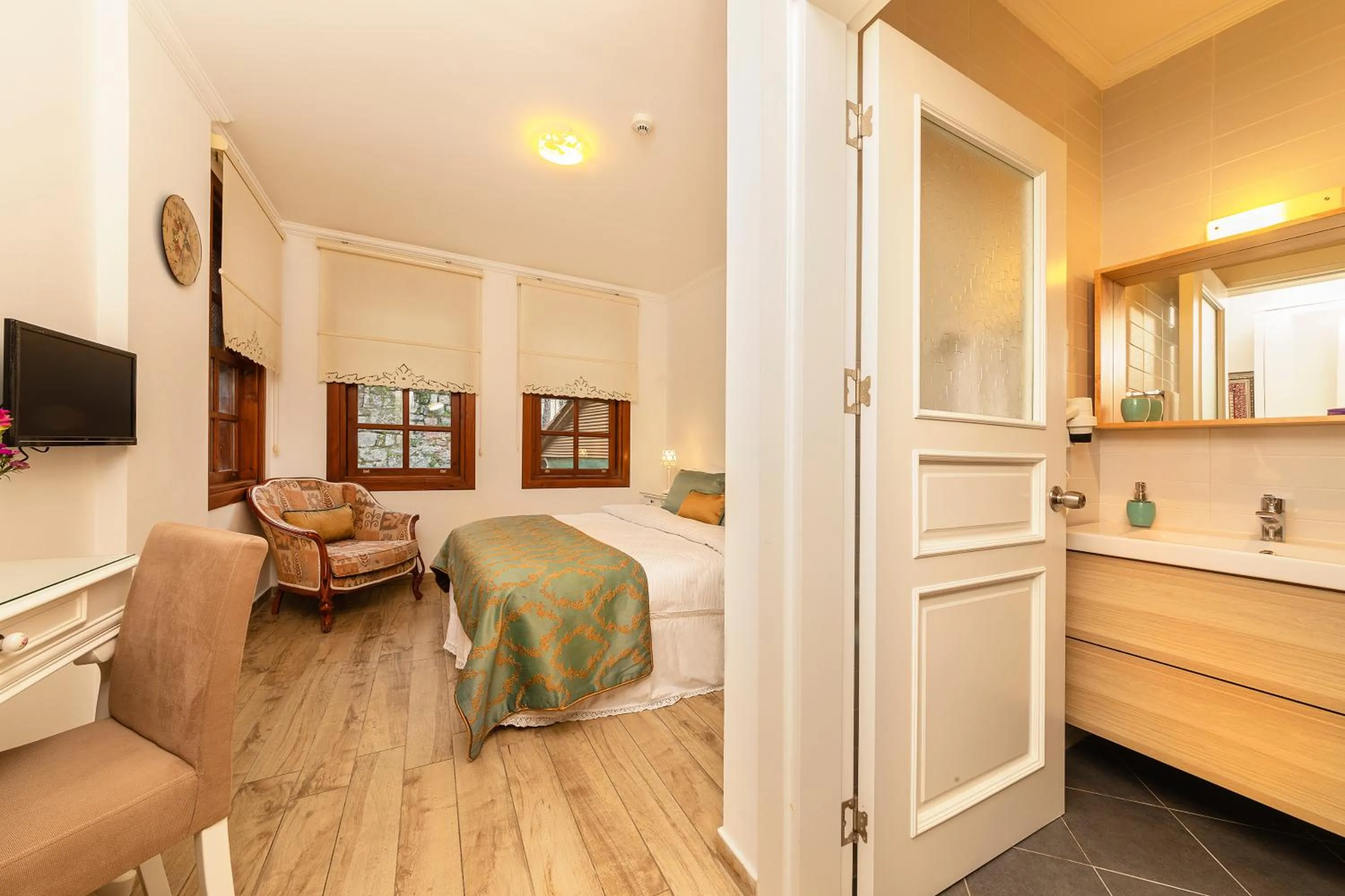 Living room in Zemira Garden Hotel