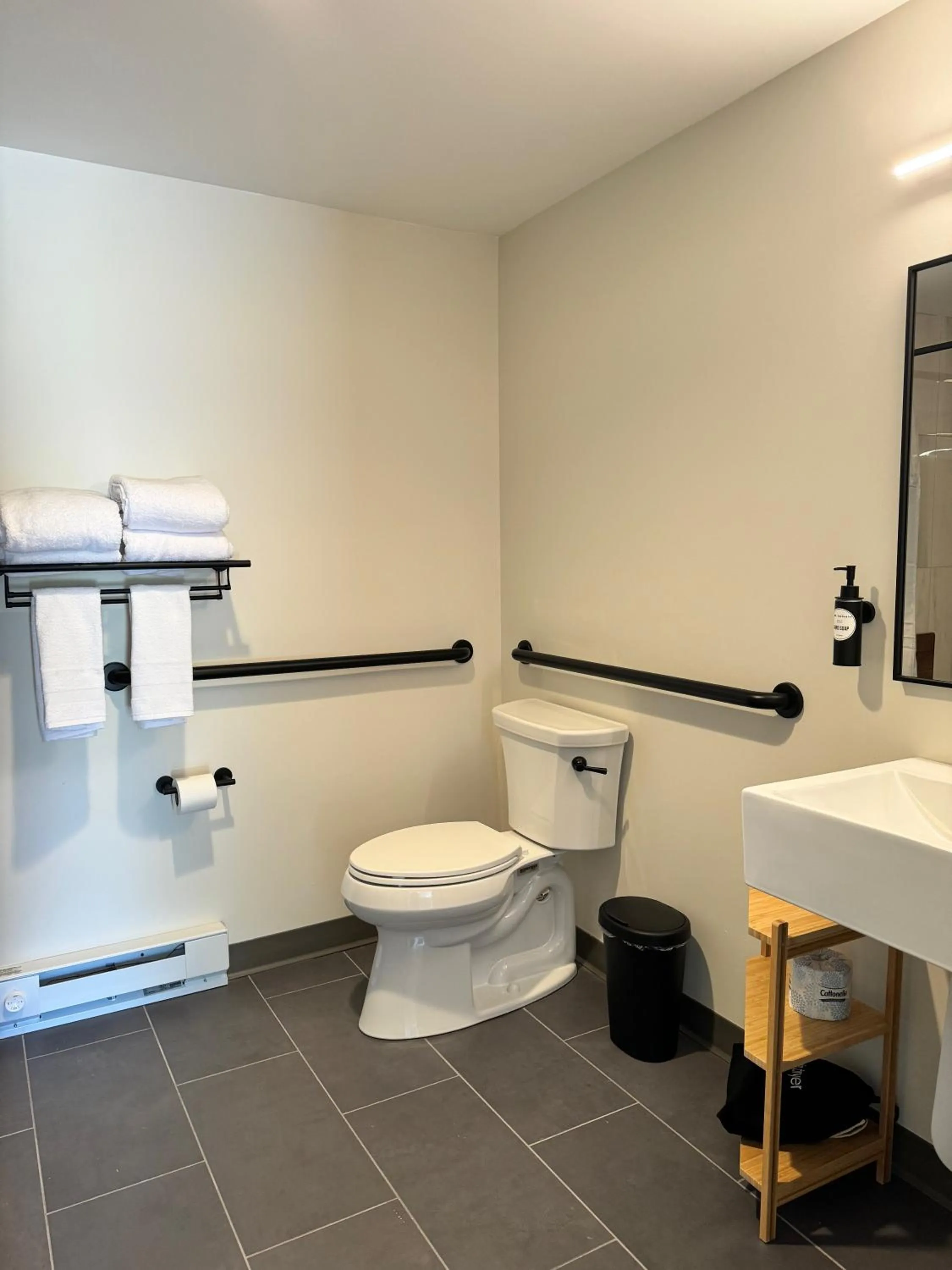 Toilet in East Rock Inn