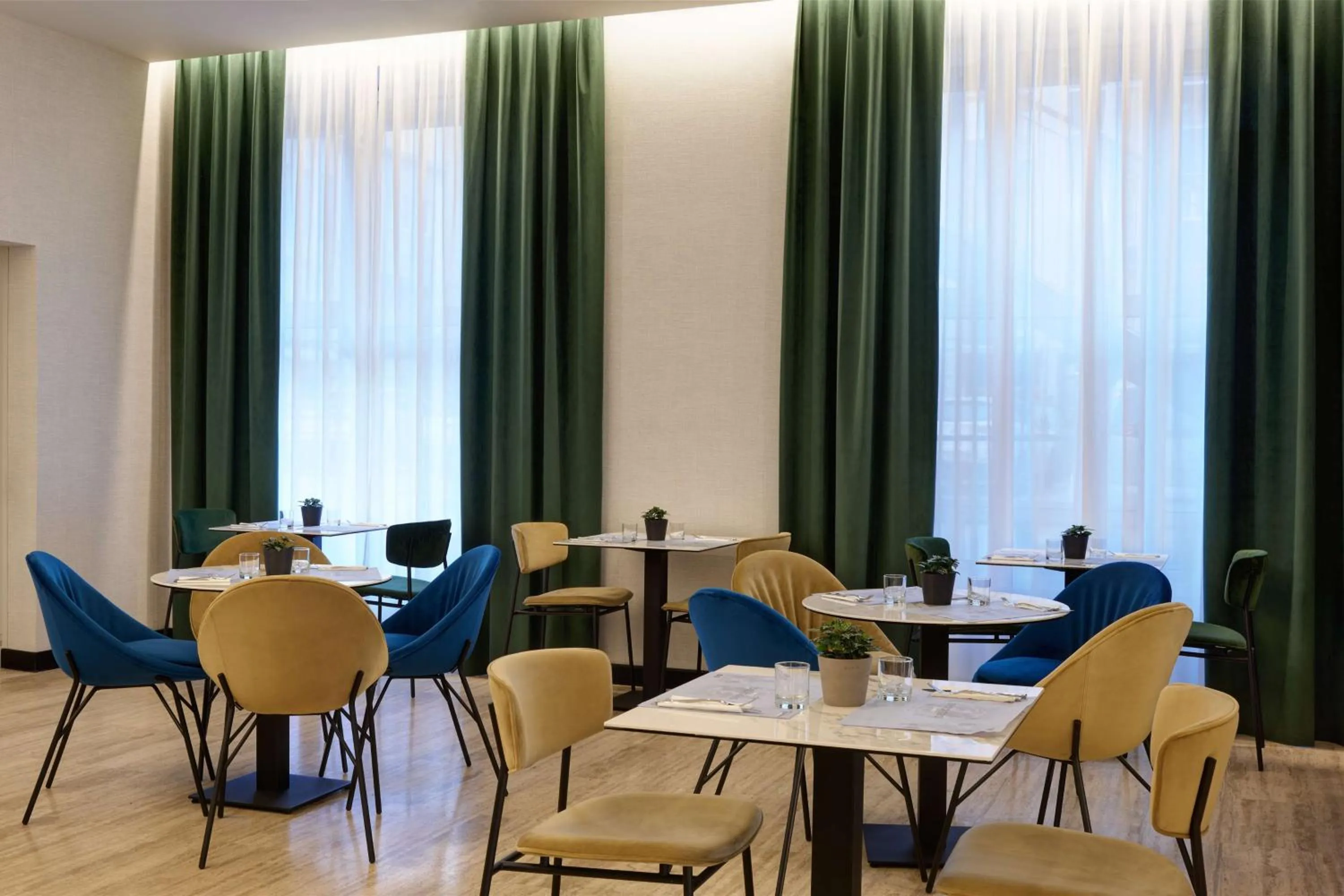 Lounge or bar in Radisson Hotel Ferrara