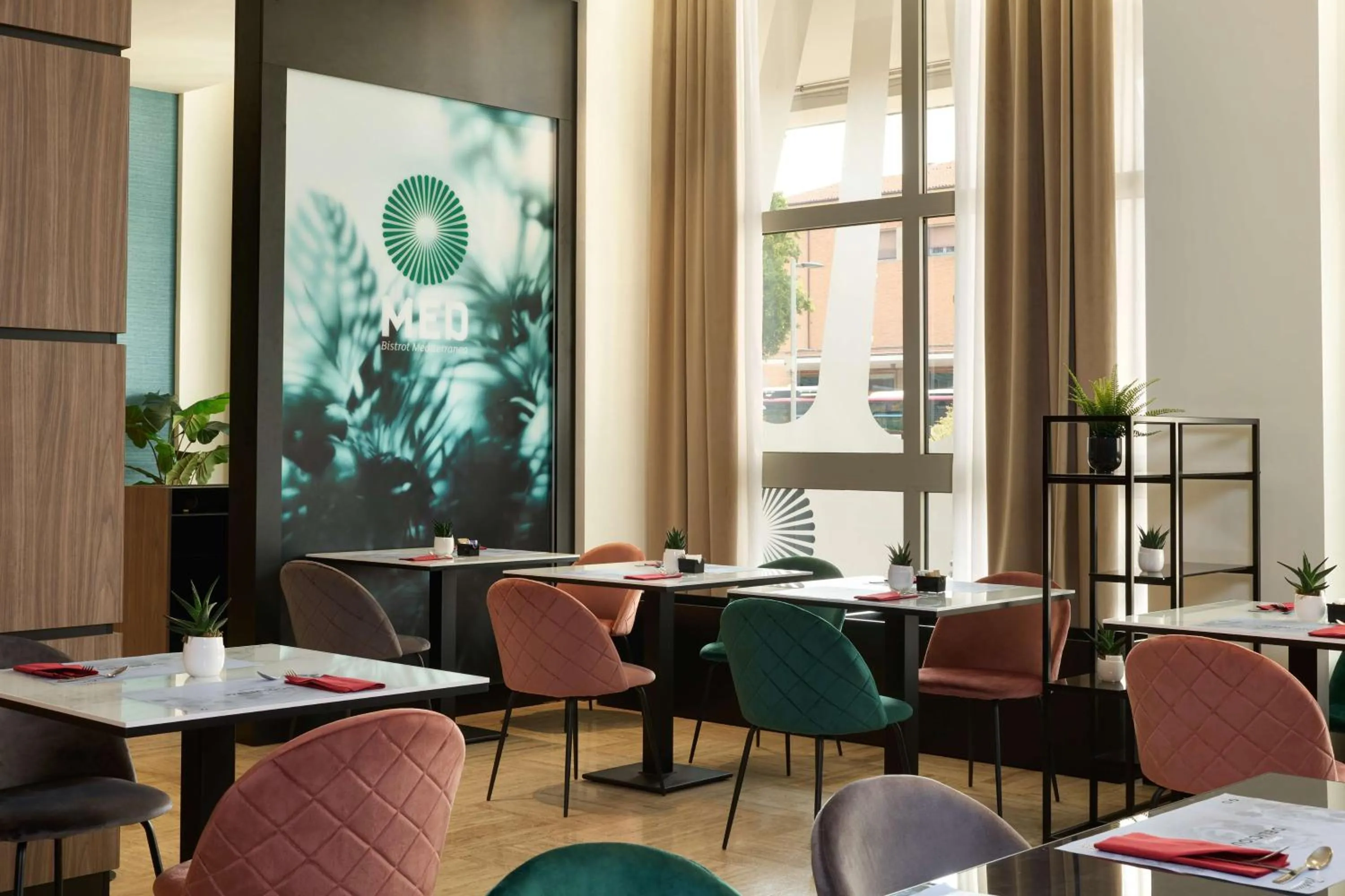 Restaurant/places to eat in Radisson Hotel Ferrara