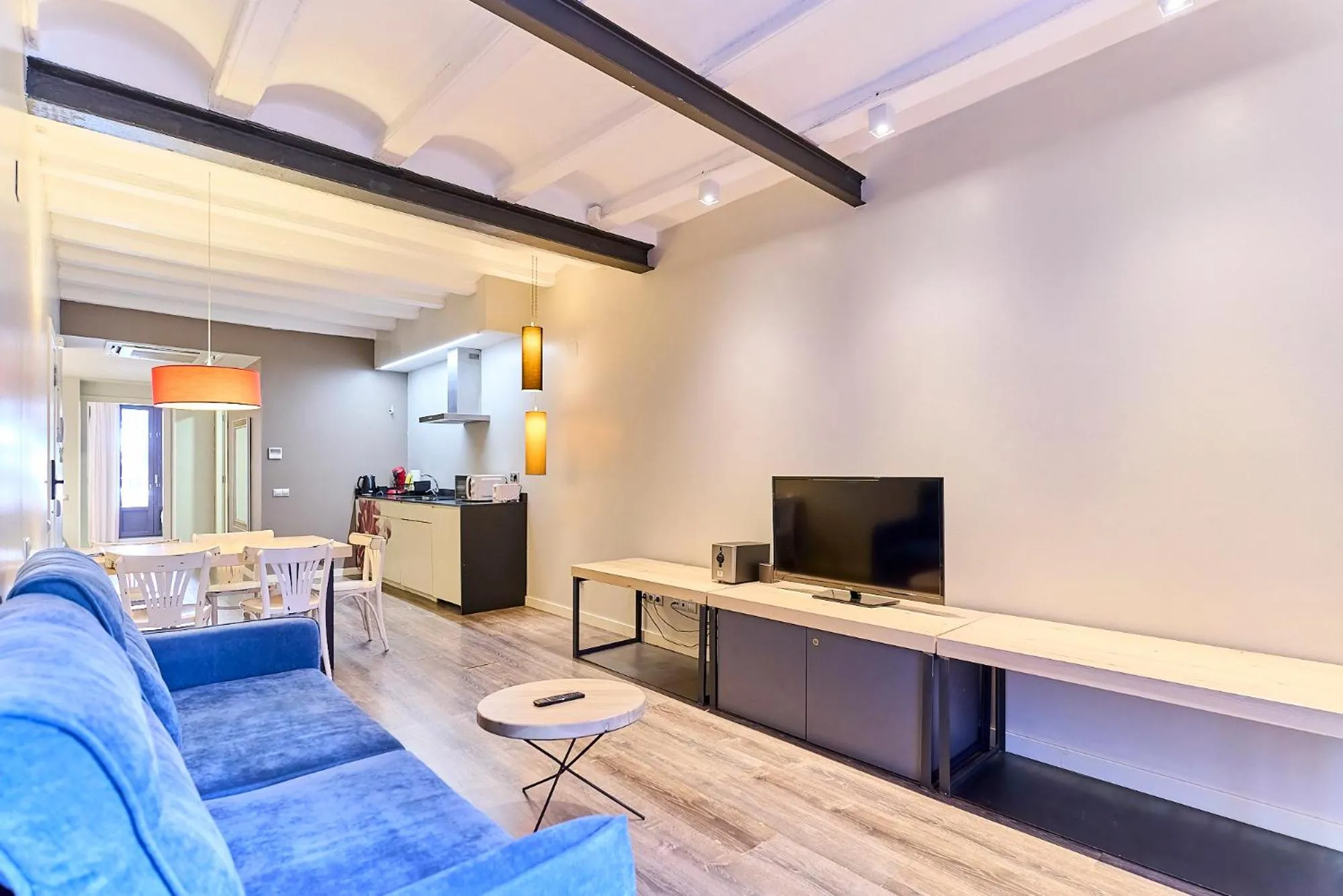 TV and multimedia in Montserrat Apartments by gaiarooms