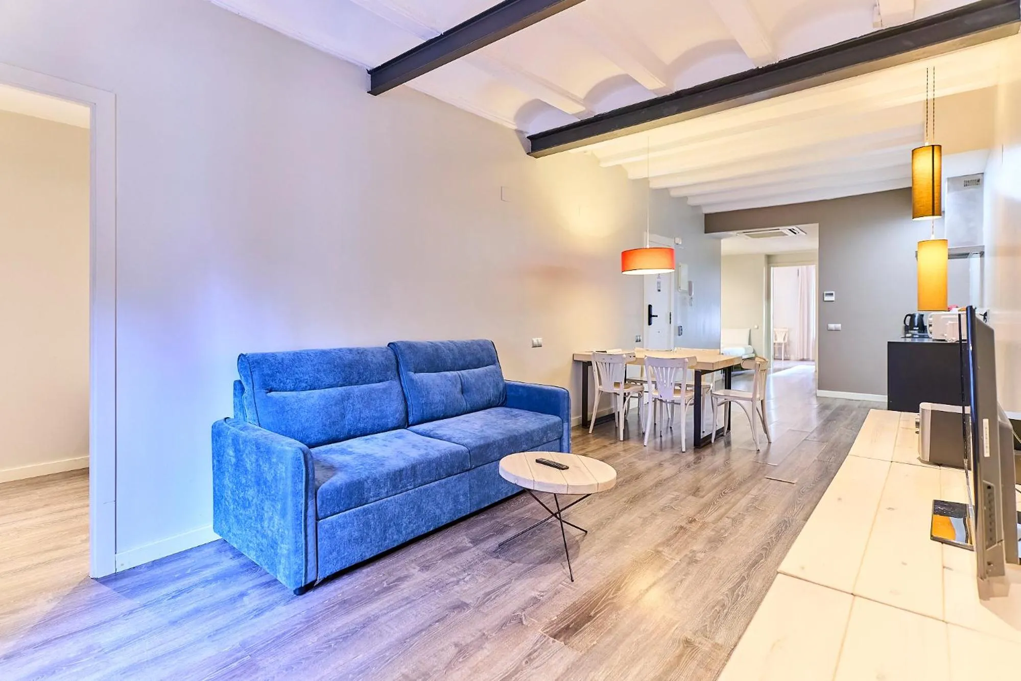 TV and multimedia in Montserrat Apartments by gaiarooms