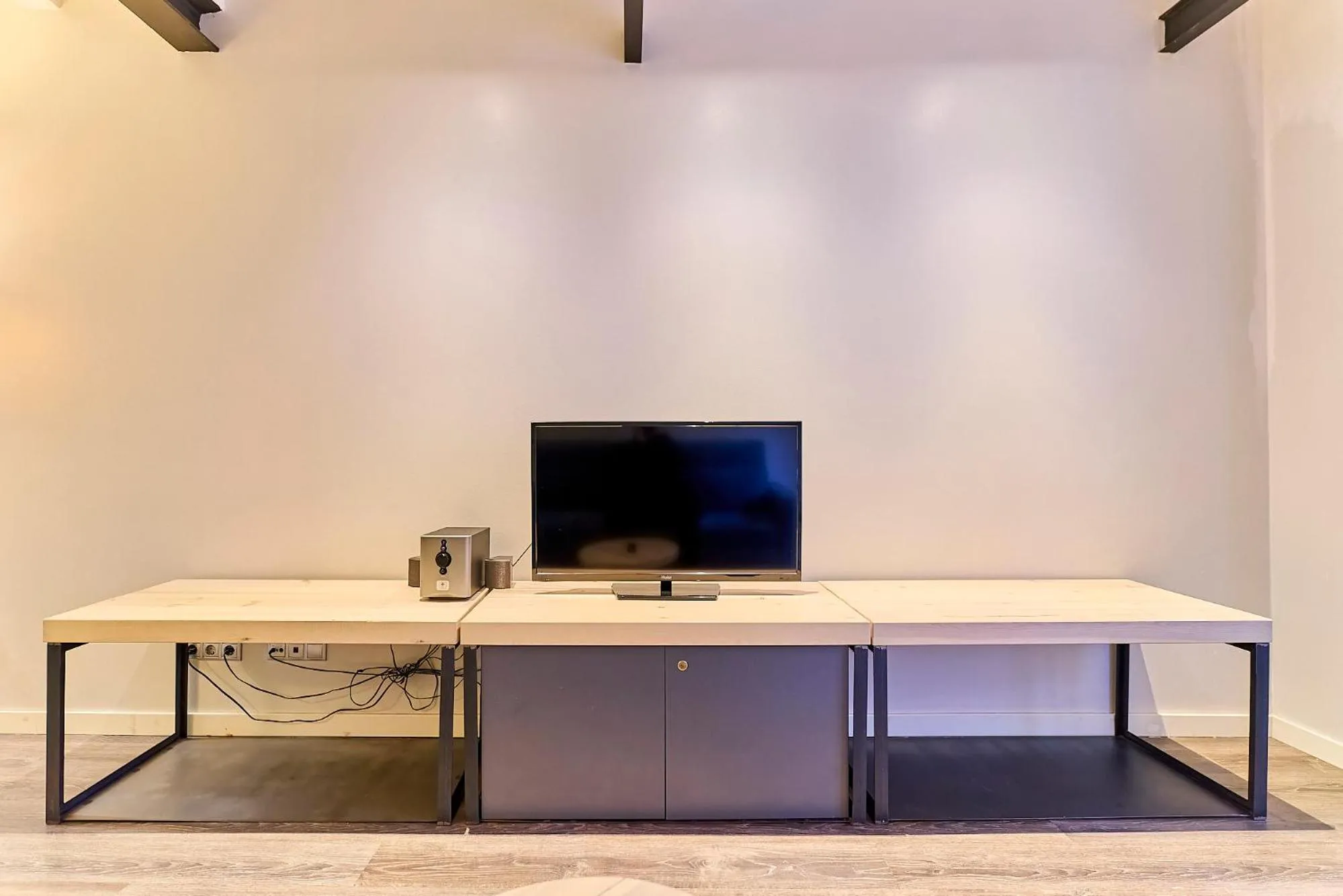 TV and multimedia in Montserrat Apartments by gaiarooms