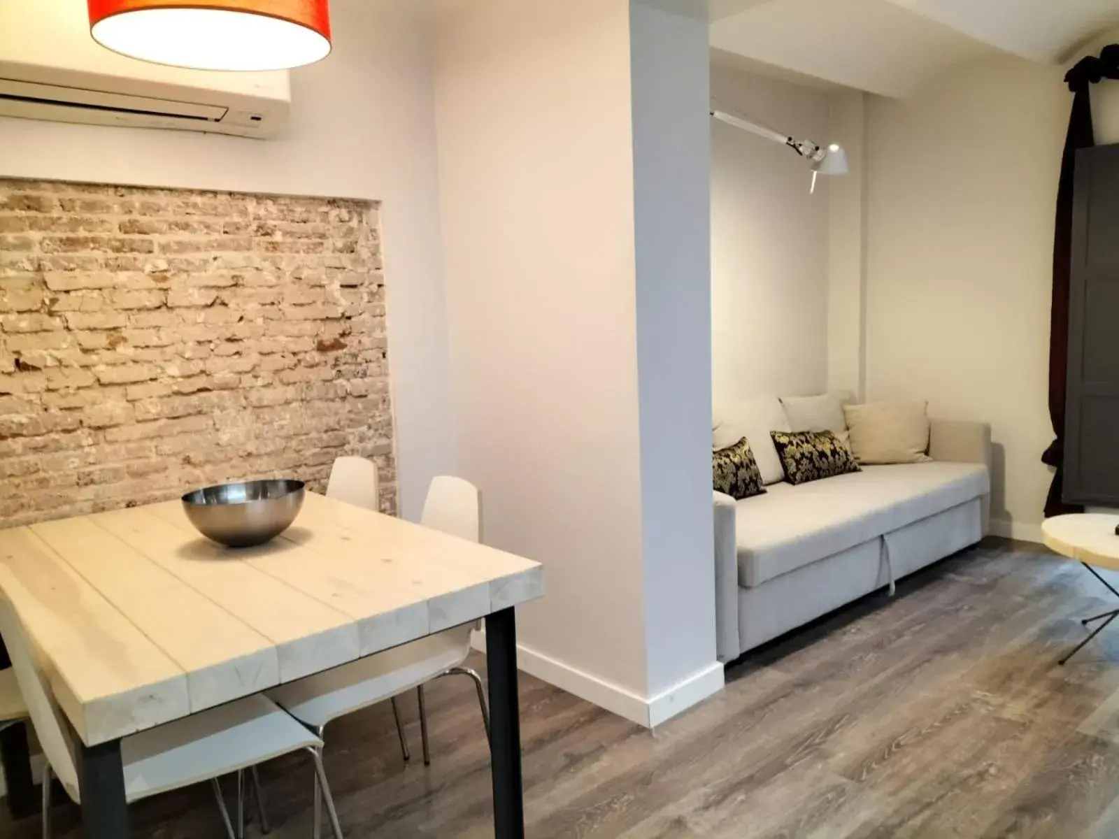 One-Bedroom Apartment in Montserrat Apartments by gaiarooms One-Bedroom Apartment in Montserrat Apartments by gaiarooms