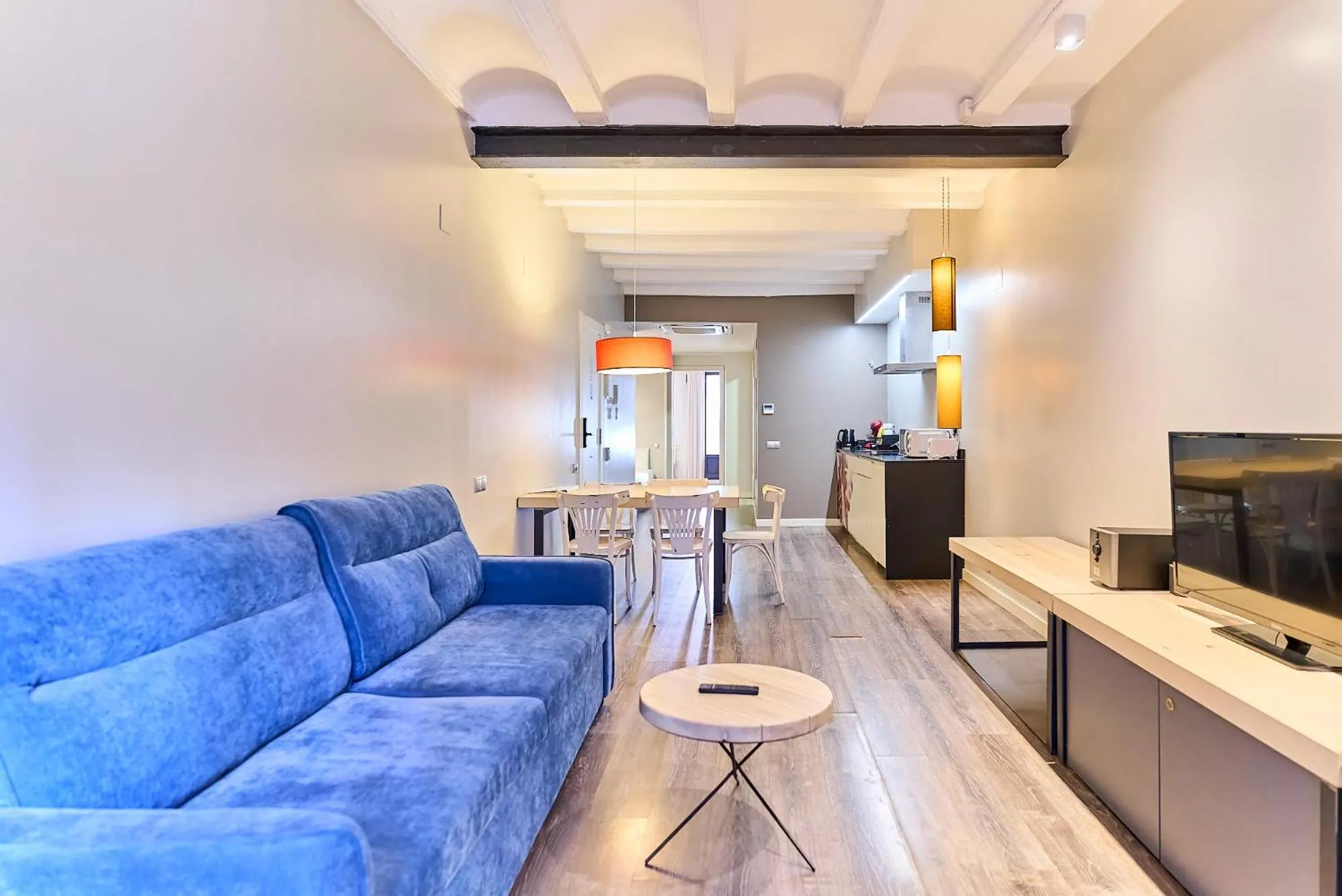 TV and multimedia in Montserrat Apartments by gaiarooms