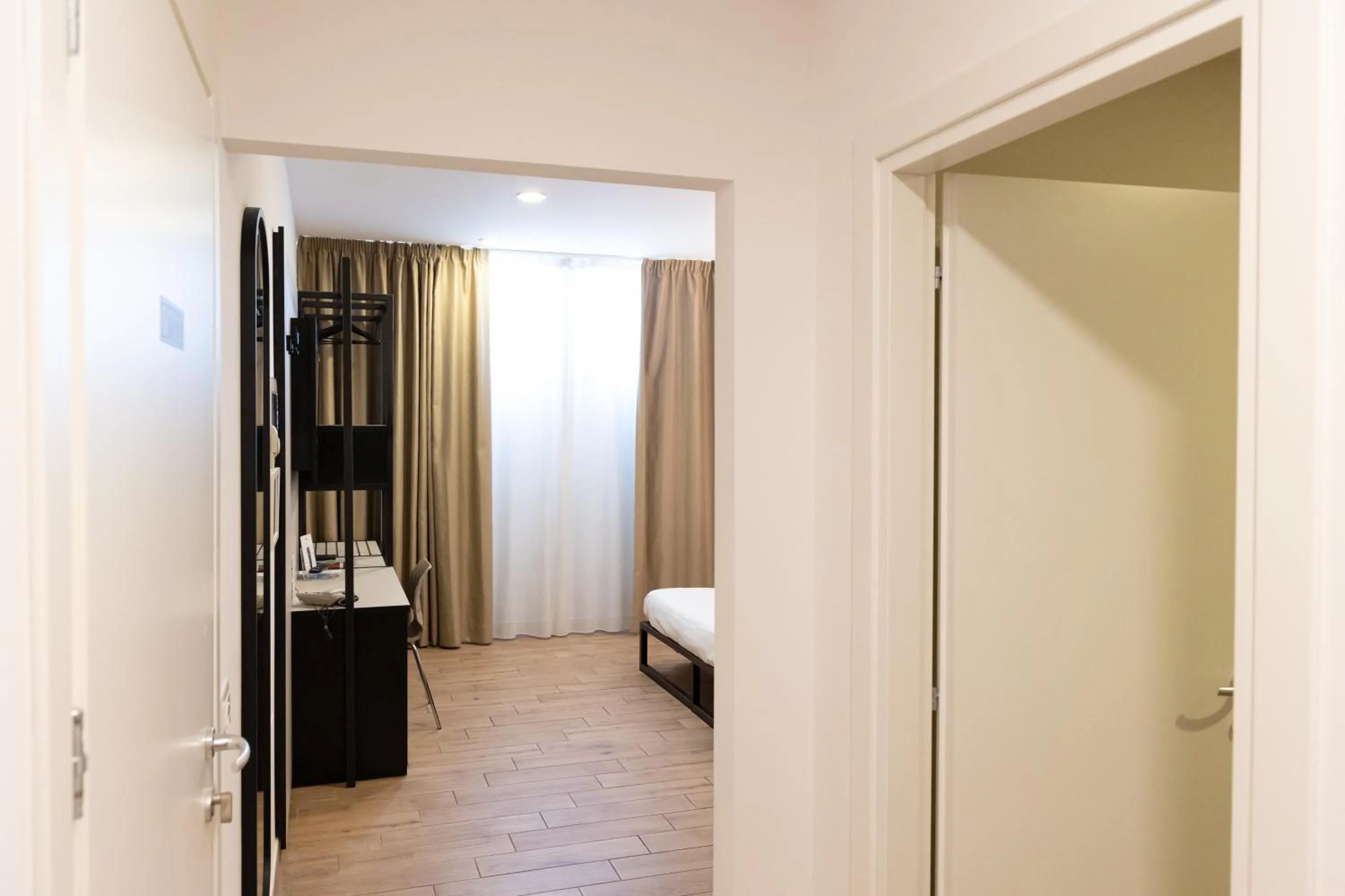 Bedroom, Bed in Hotel Astoria