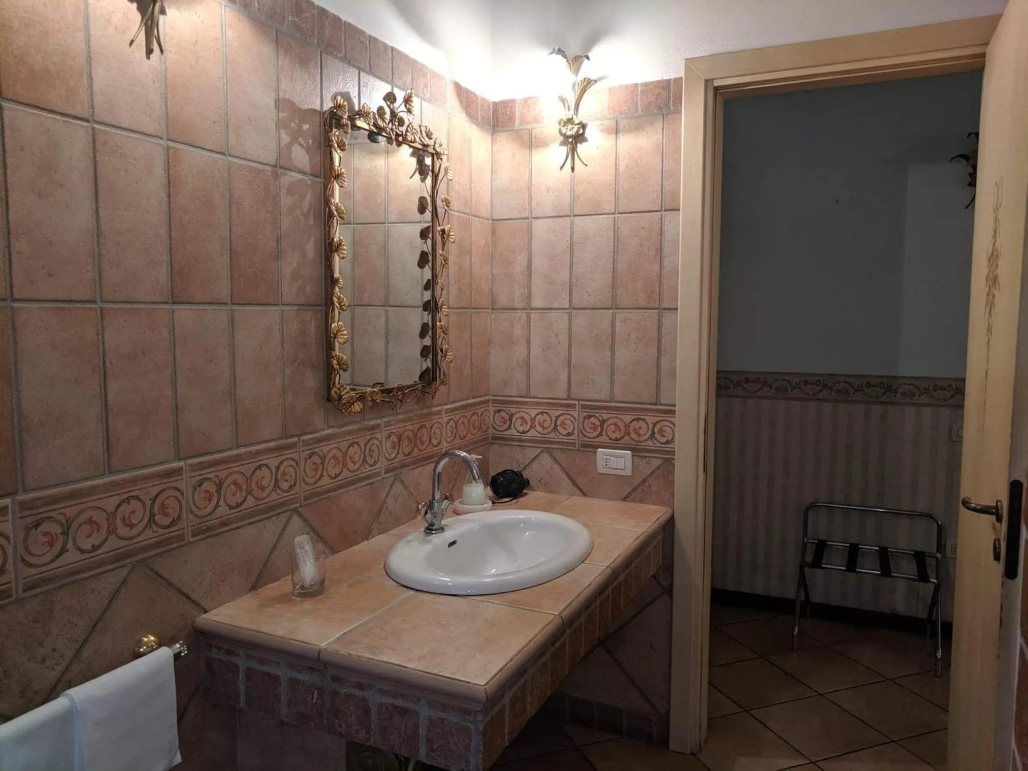 Bathroom in D'Elite Room & Breakfast