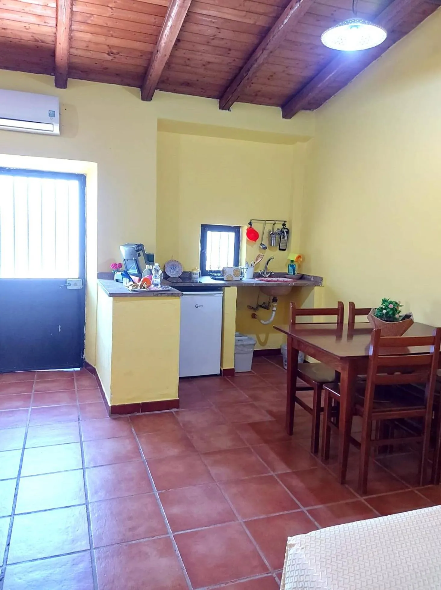 Kitchen or kitchenette in Villa Nadira