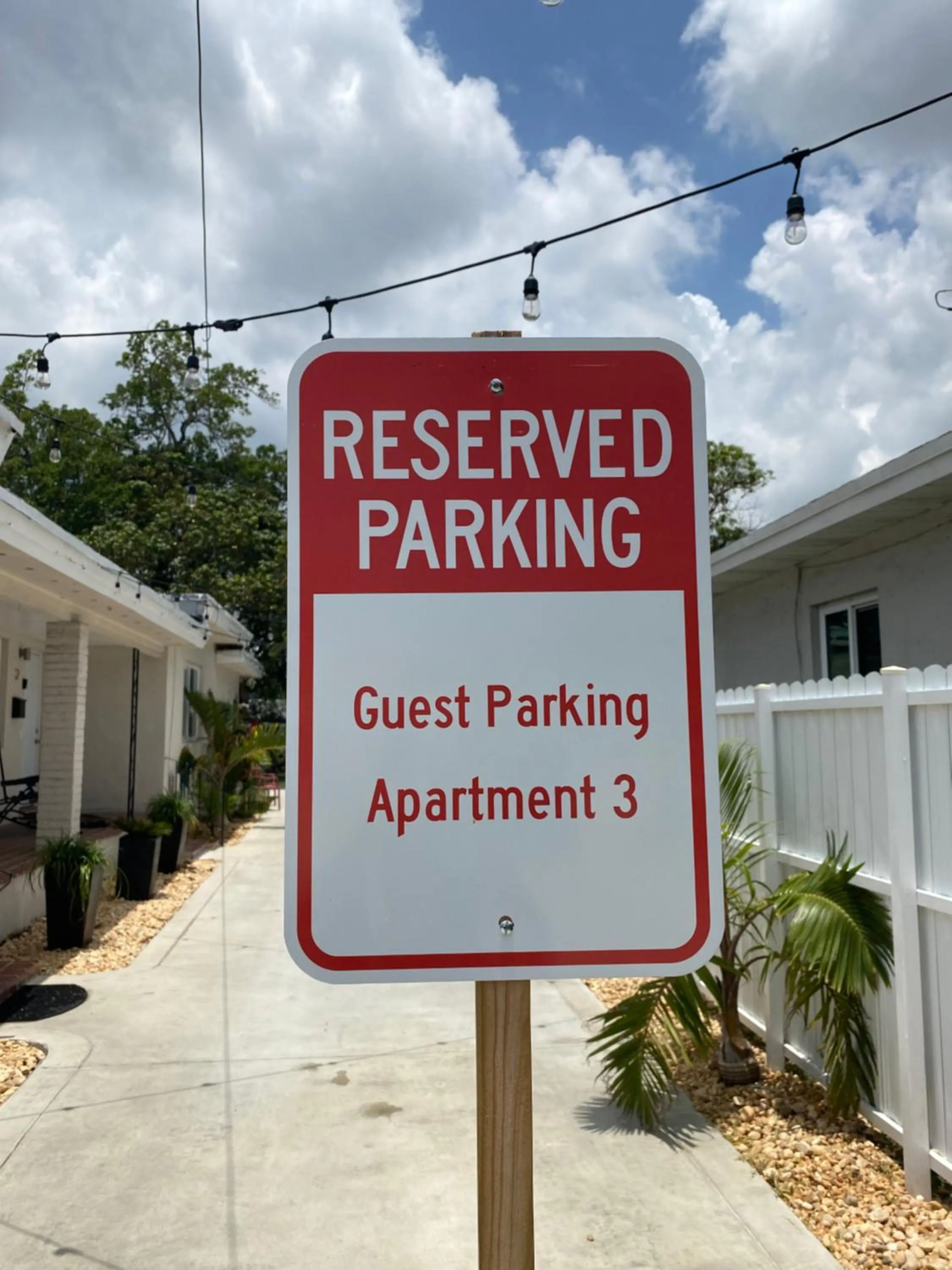 Parking in Stunning Little Havana Suites Close to airport, Calle Ocho, Brickell, Wynwood and the Beaches - Free Parking