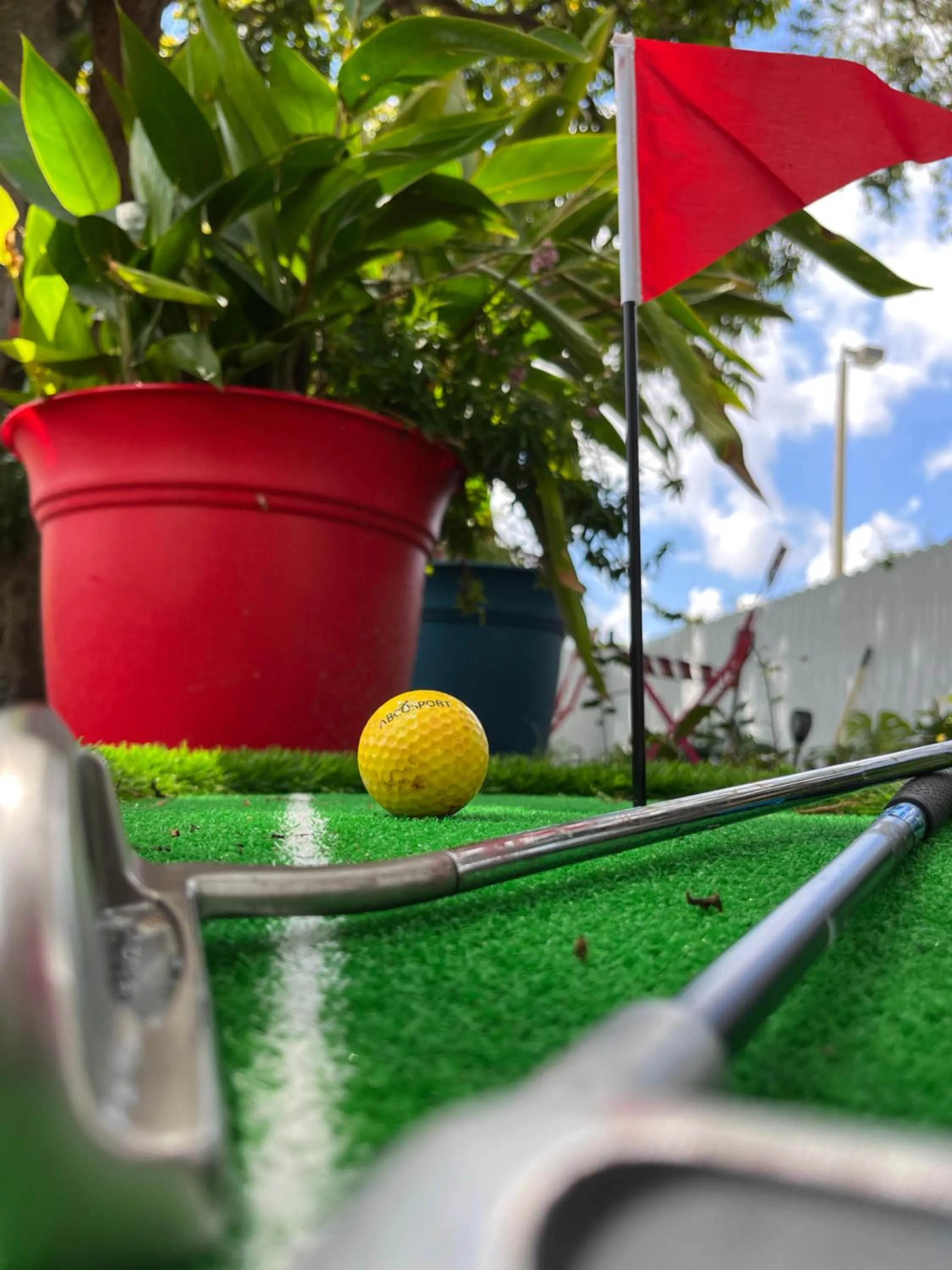 Minigolf in Stunning Little Havana Suites Close to airport, Calle Ocho, Brickell, Wynwood and the Beaches - Free Parking