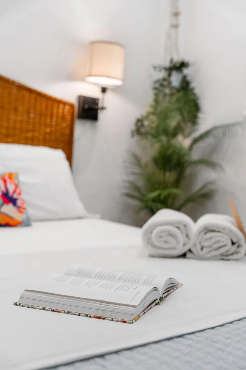 Bed in Stunning Little Havana Suites Close to airport, Calle Ocho, Brickell, Wynwood and the Beaches - Free Parking