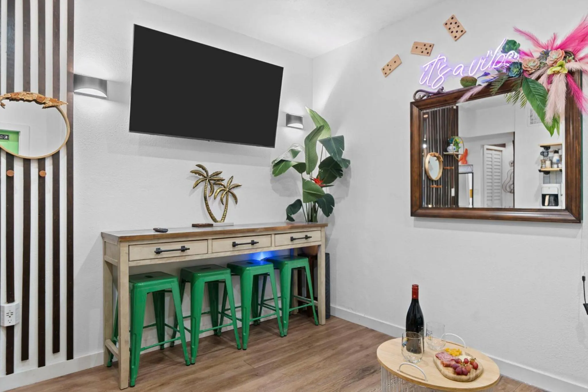 Stunning Little Havana Suites Close to airport, Calle Ocho, Brickell, Wynwood and the Beaches - Free Parking