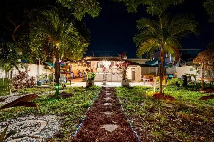 Stunning Little Havana Suites Close to airport, Calle Ocho, Brickell, Wynwood and the Beaches - Free Parking