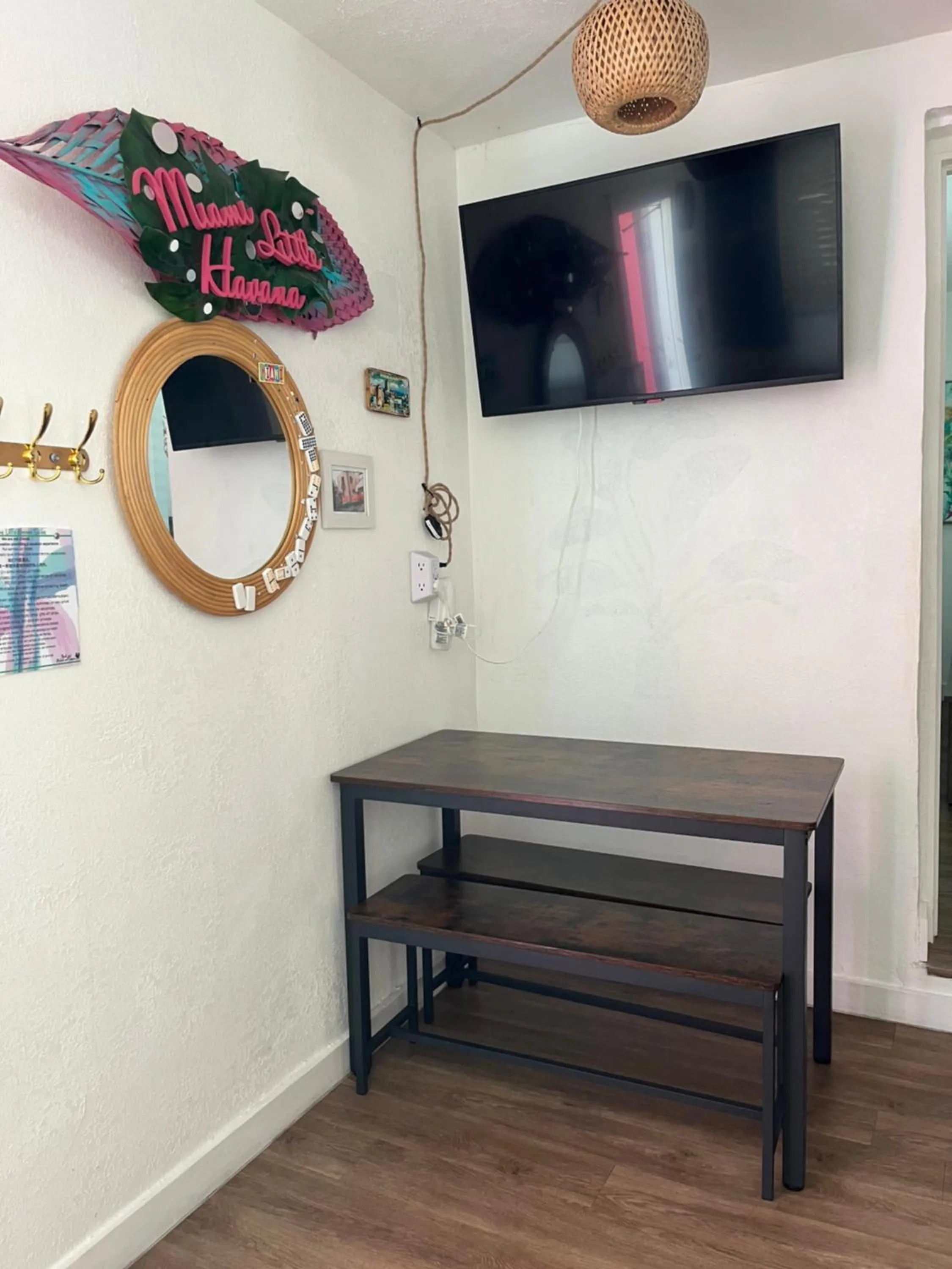 Stunning Little Havana Suites Close to airport, Calle Ocho, Brickell, Wynwood and the Beaches - Free Parking