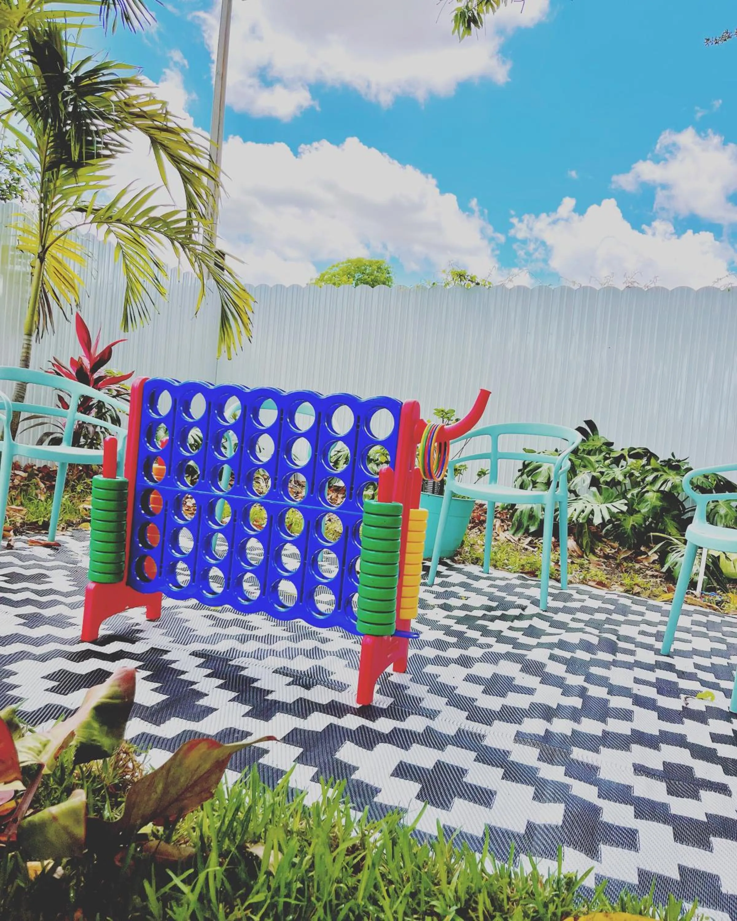 Communal lounge/ TV room in Stunning Little Havana Suites Close to airport, Calle Ocho, Brickell, Wynwood and the Beaches - Free Parking