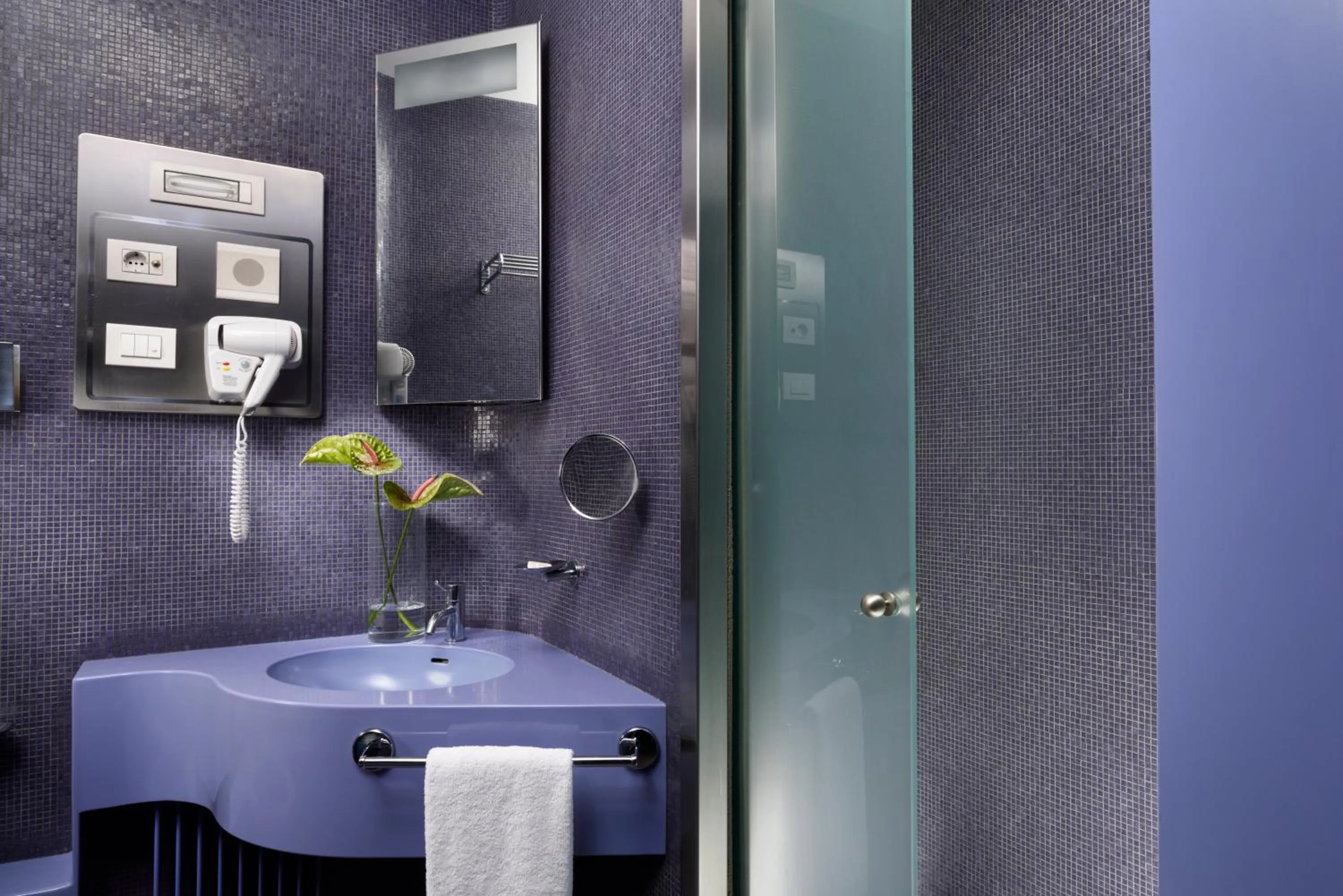 Bathroom in UNA Hotels Vittoria Firenze