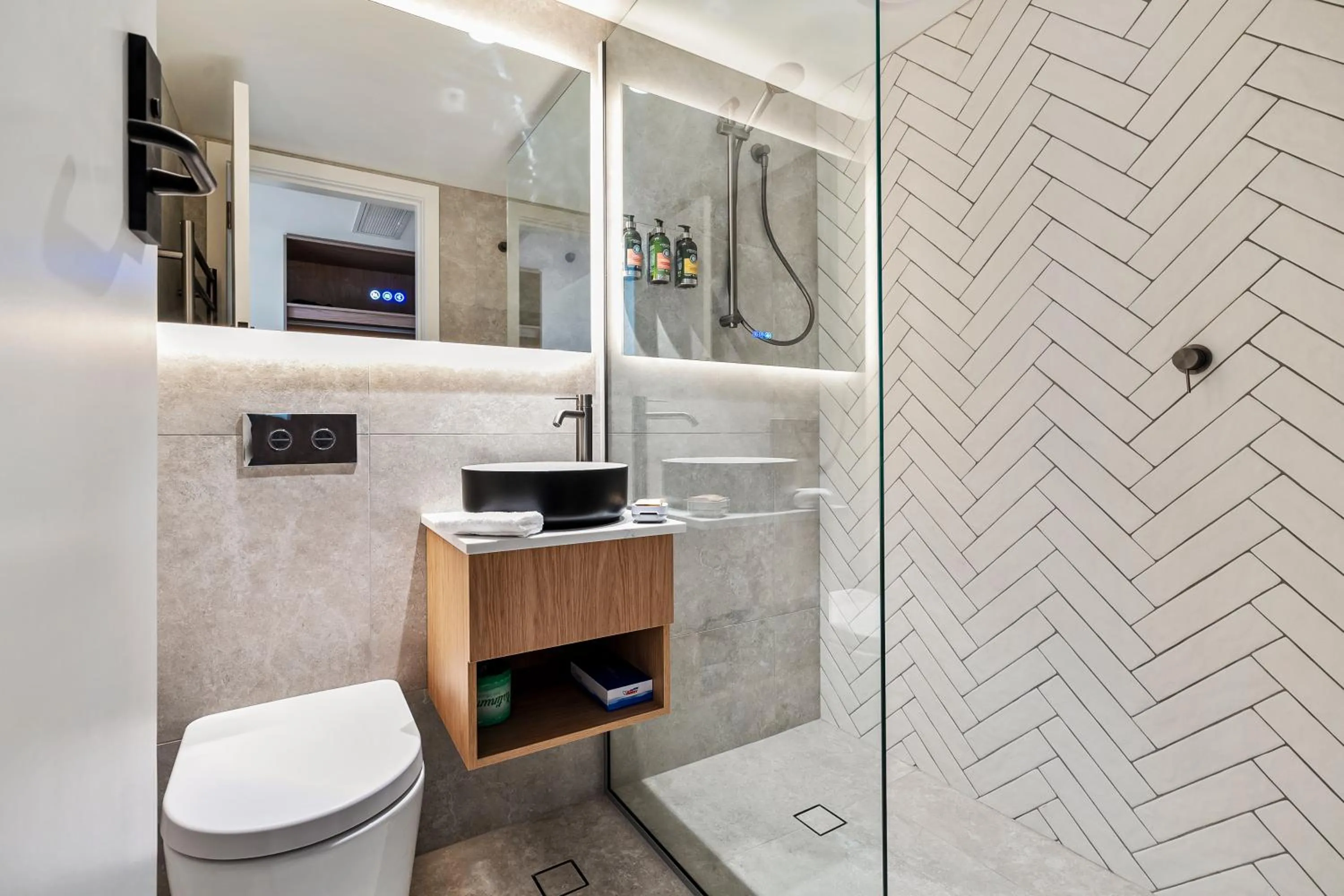 Shower in Prince of Wales Hotel