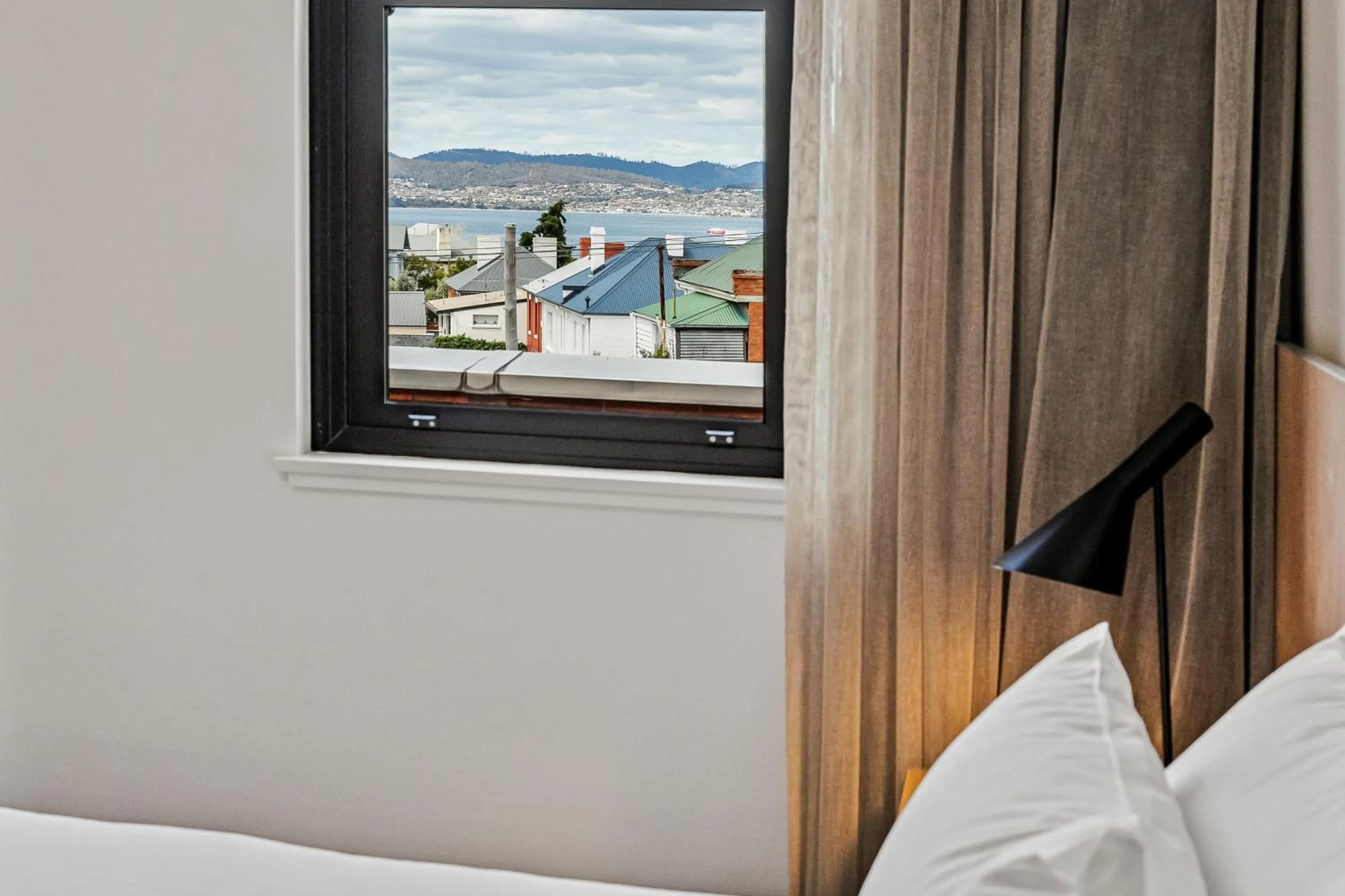 Sea view, Bed in Prince of Wales Hotel