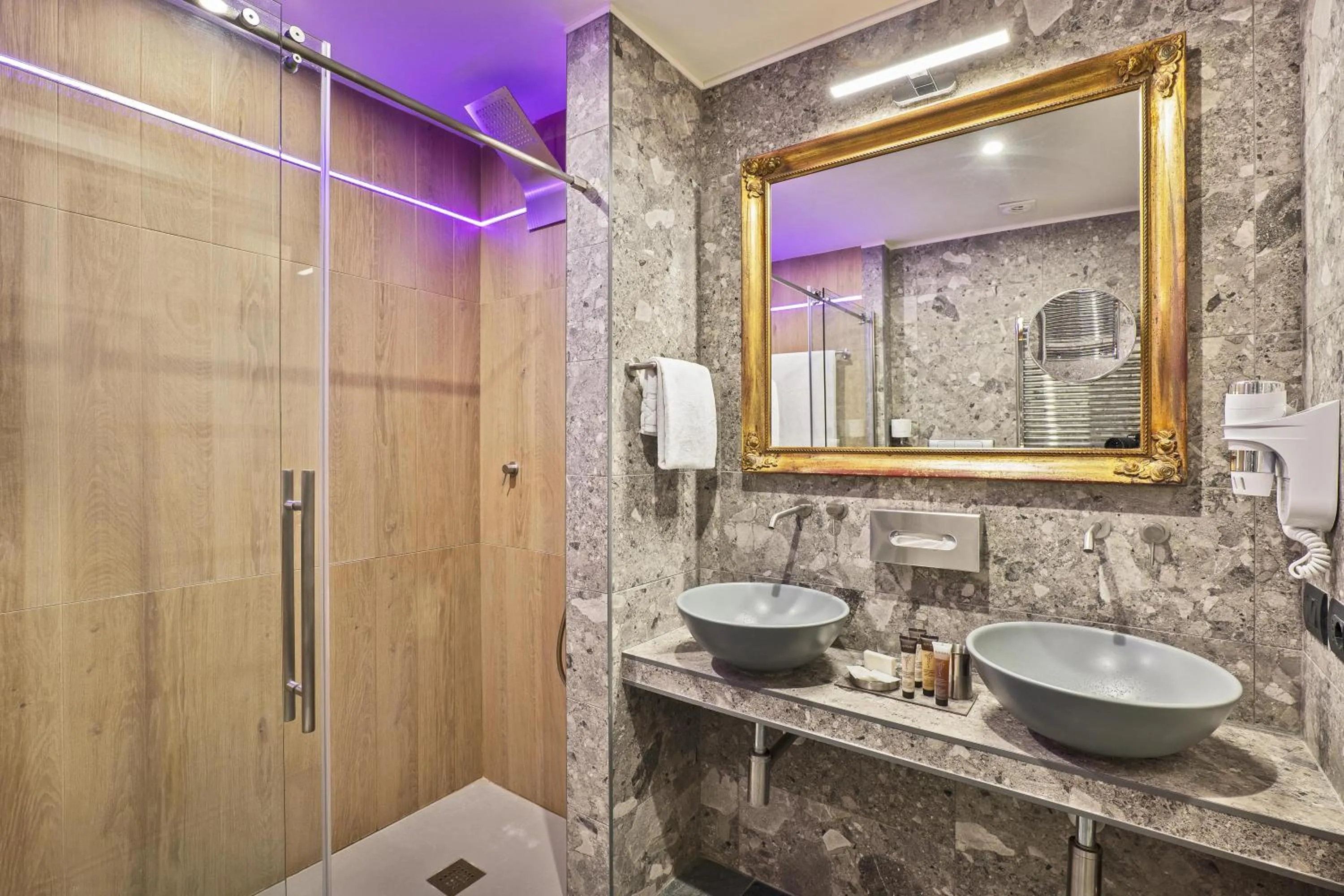 Bathroom in Villasanpaolo Resort & Spa