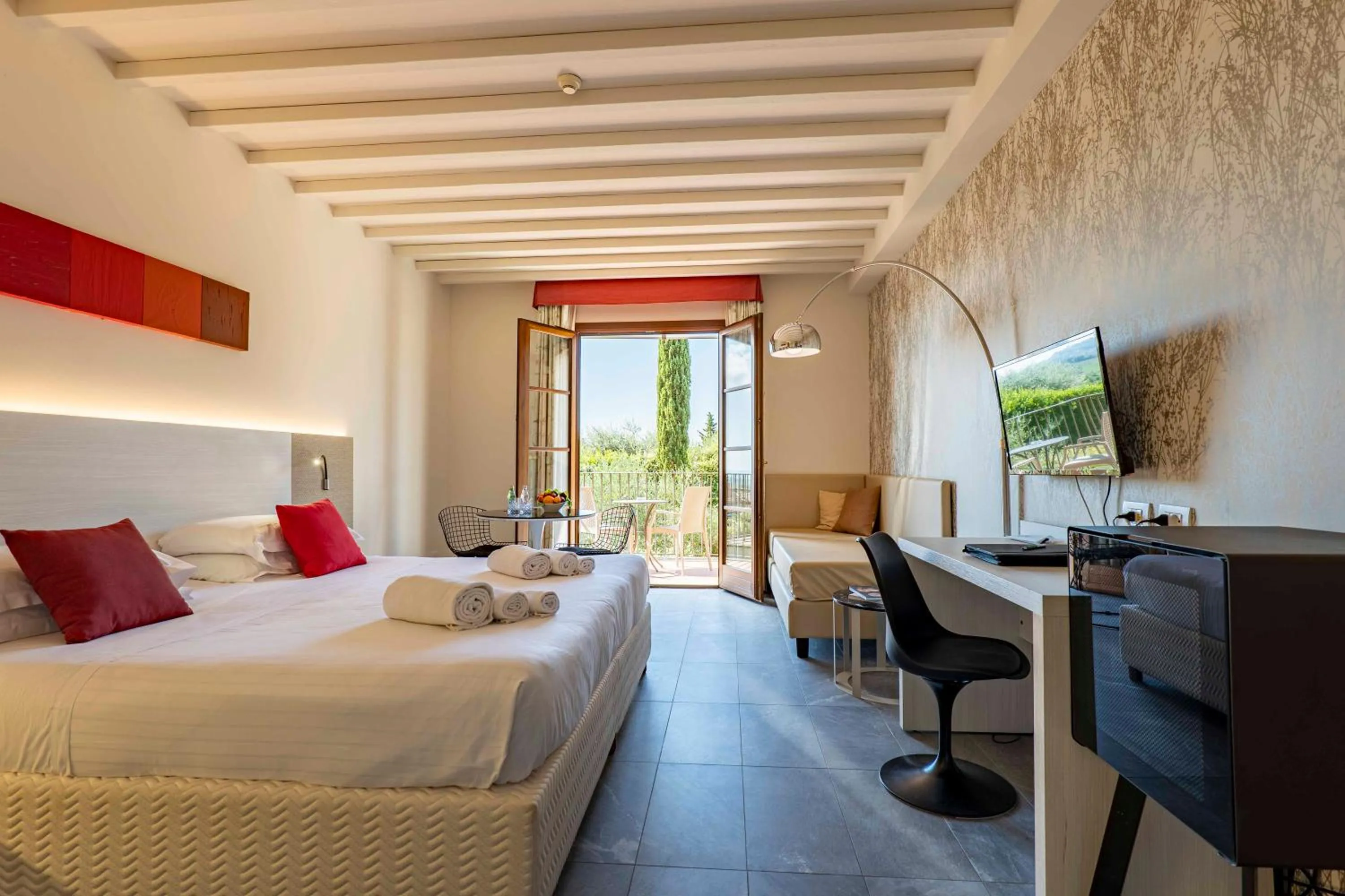 Bed in Villasanpaolo Resort & Spa