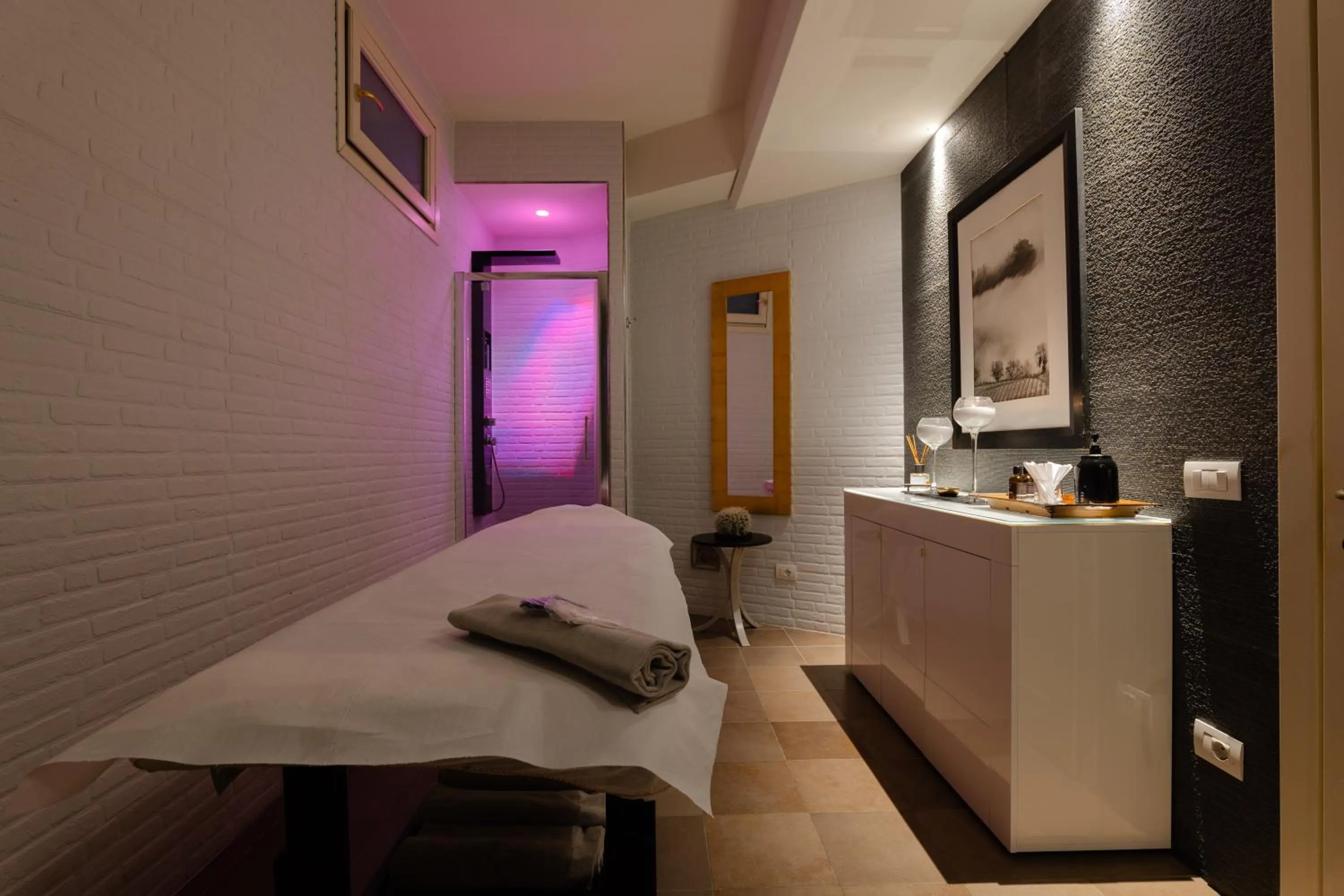 Massage, Bed in Villasanpaolo Resort & Spa
