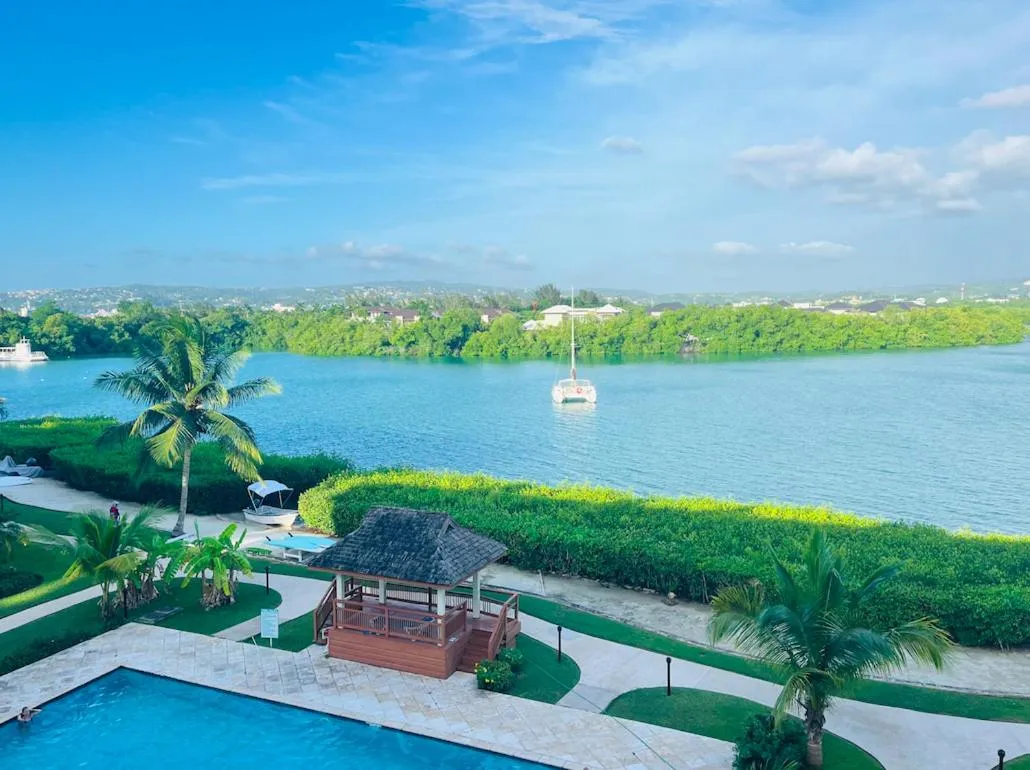 Luxury Apartments and Rooms,The Lagoons