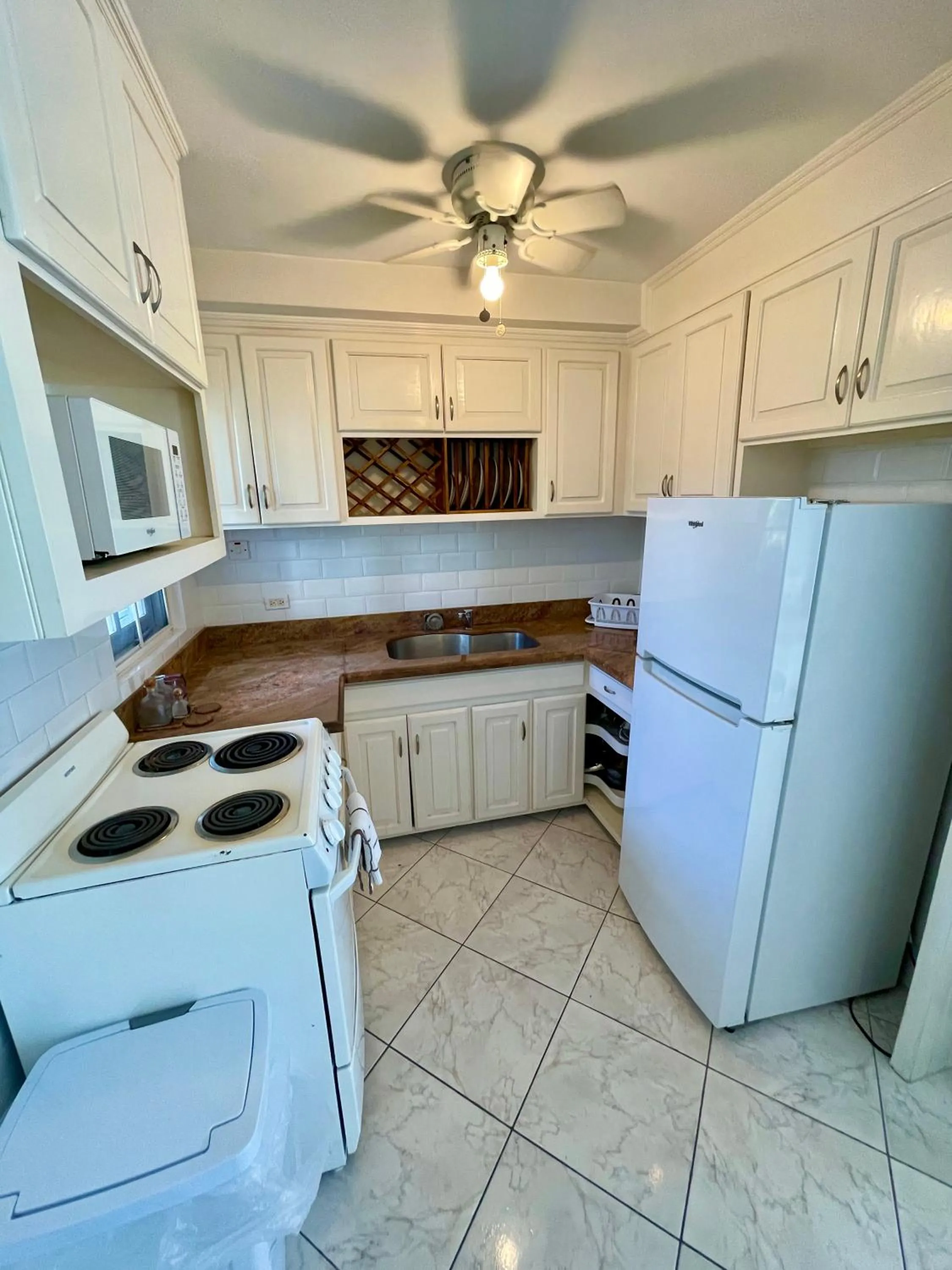 Kitchen or kitchenette in Luxury Apartments and Rooms,The Lagoons