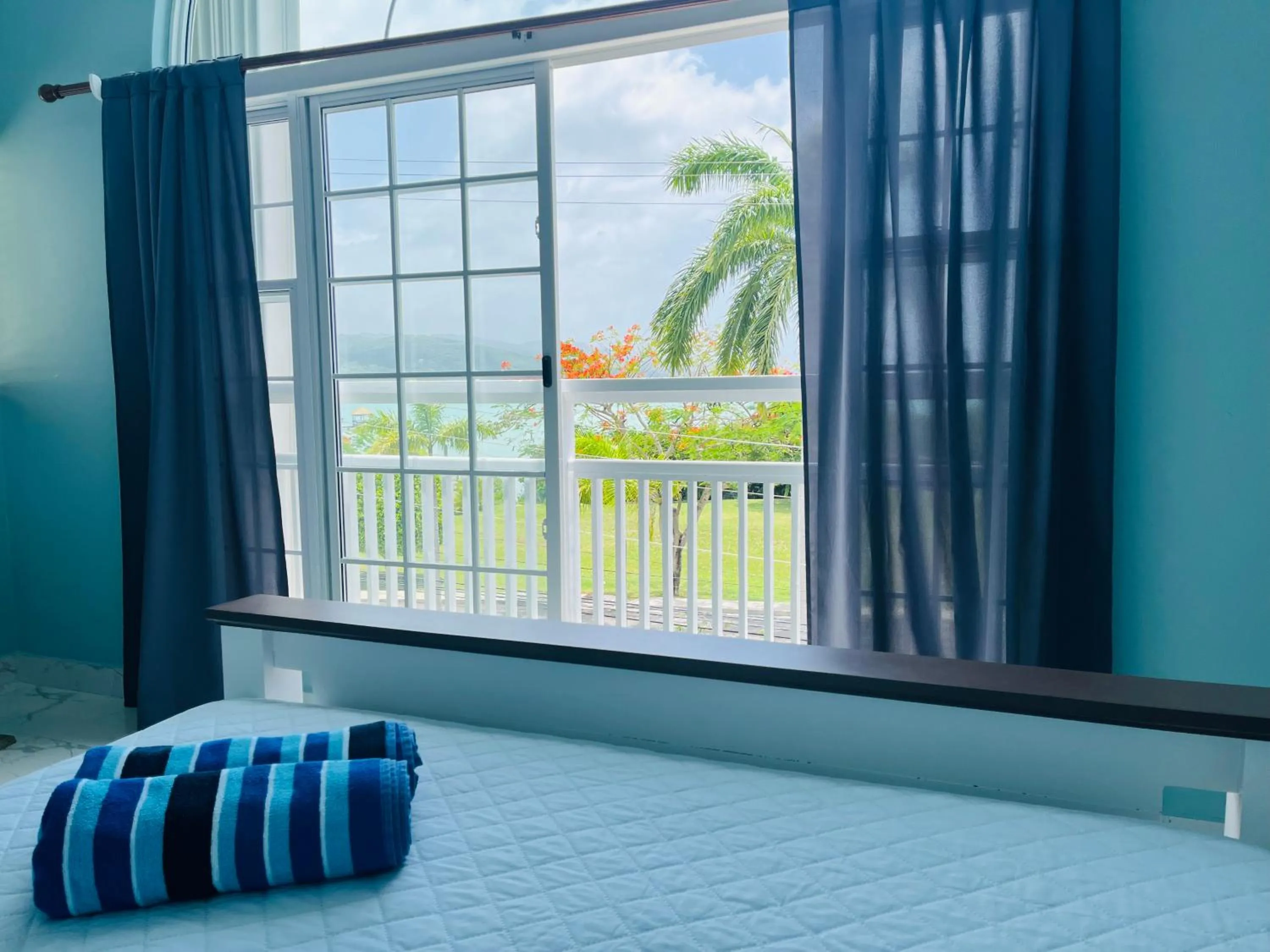 Bedroom, Bed in Luxury Apartments and Rooms,The Lagoons