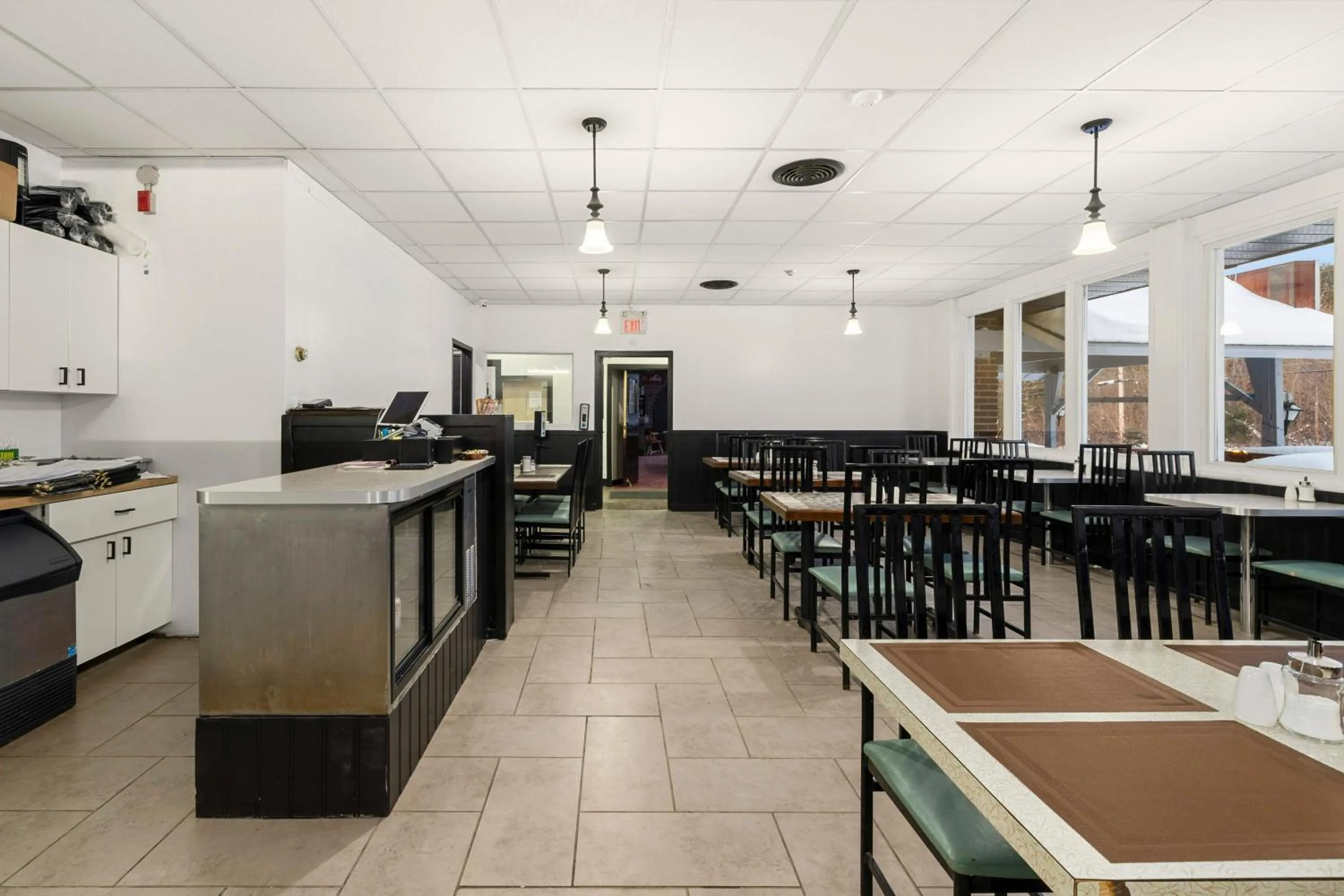 Restaurant/places to eat in Lakeside Inn