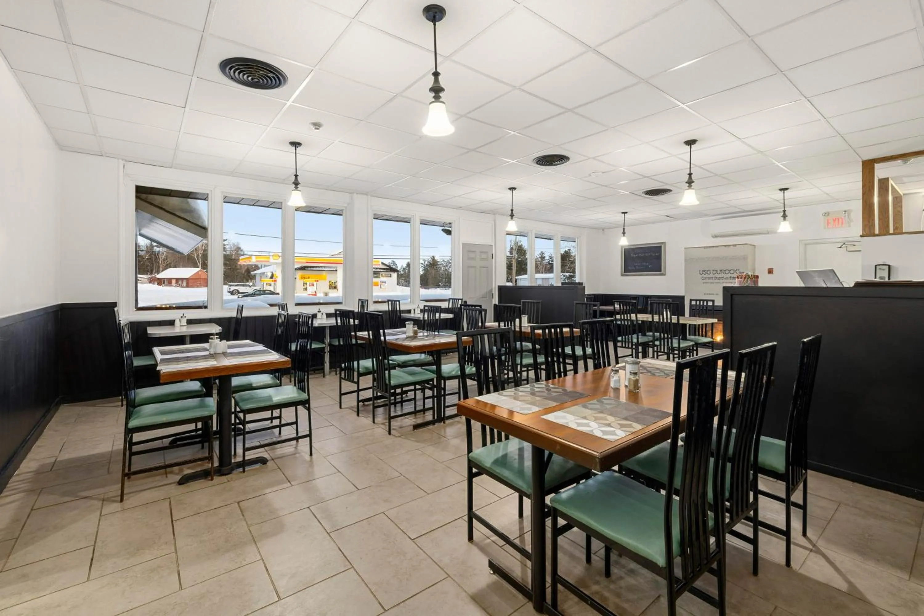 Restaurant/places to eat in Lakeside Inn