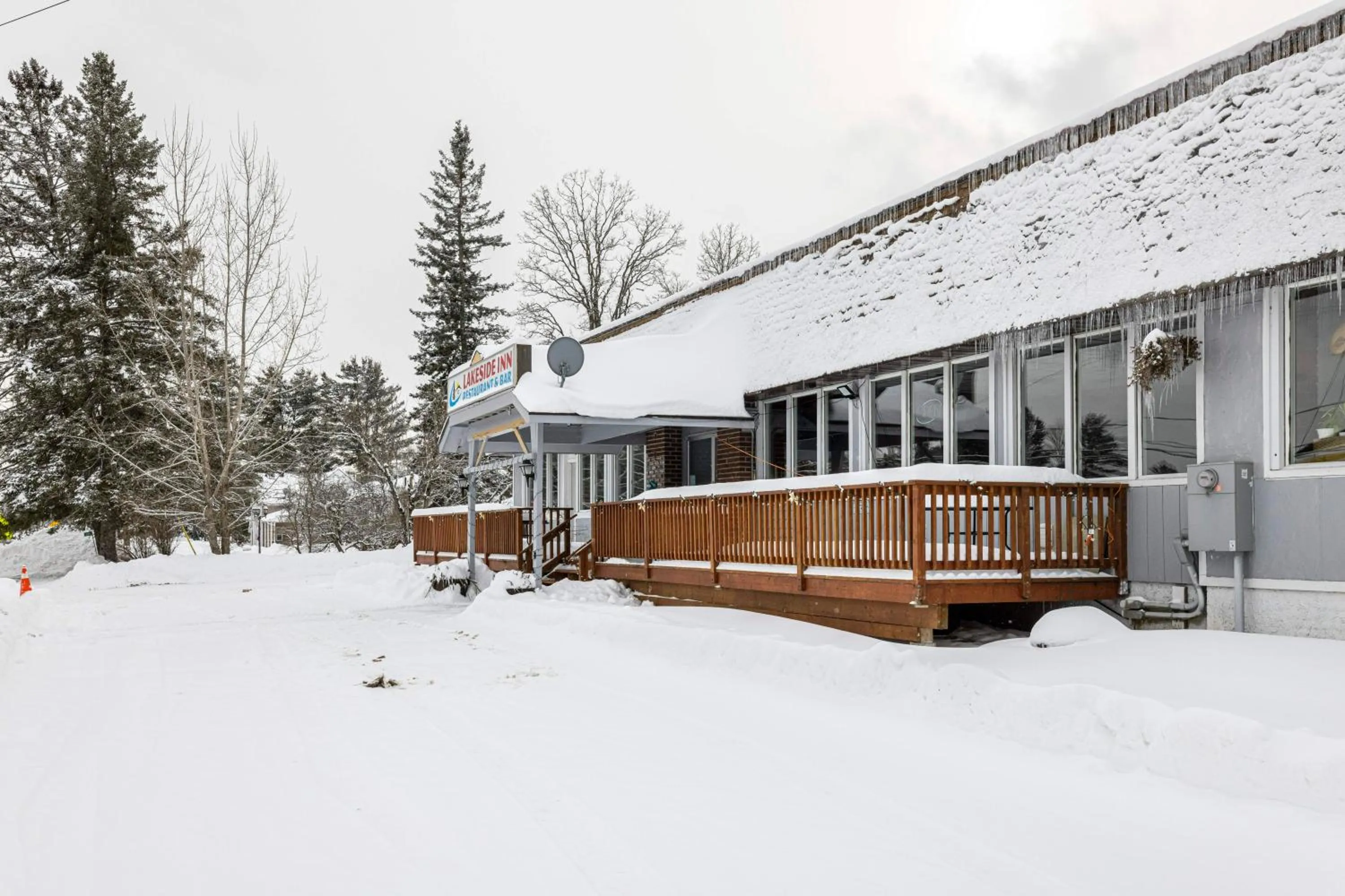 Property building in Lakeside Inn