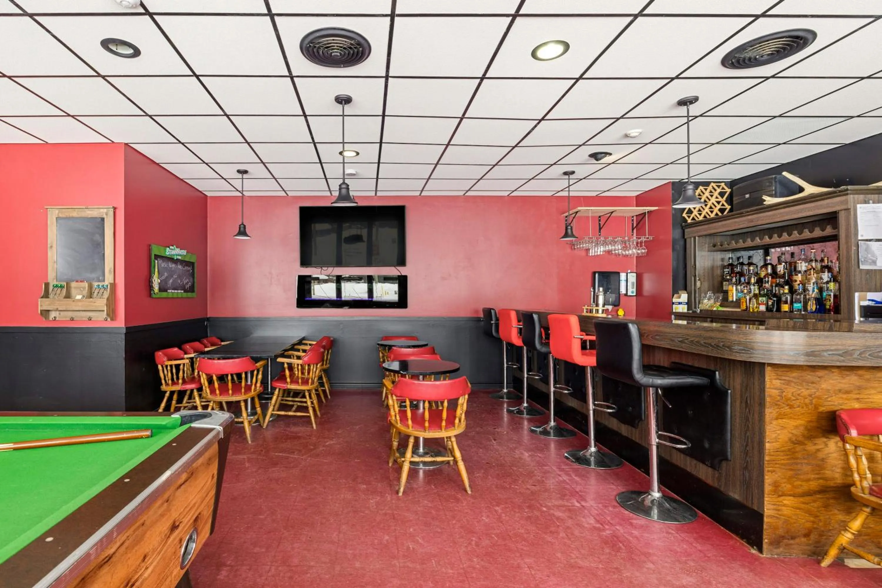 Billiard in Lakeside Inn