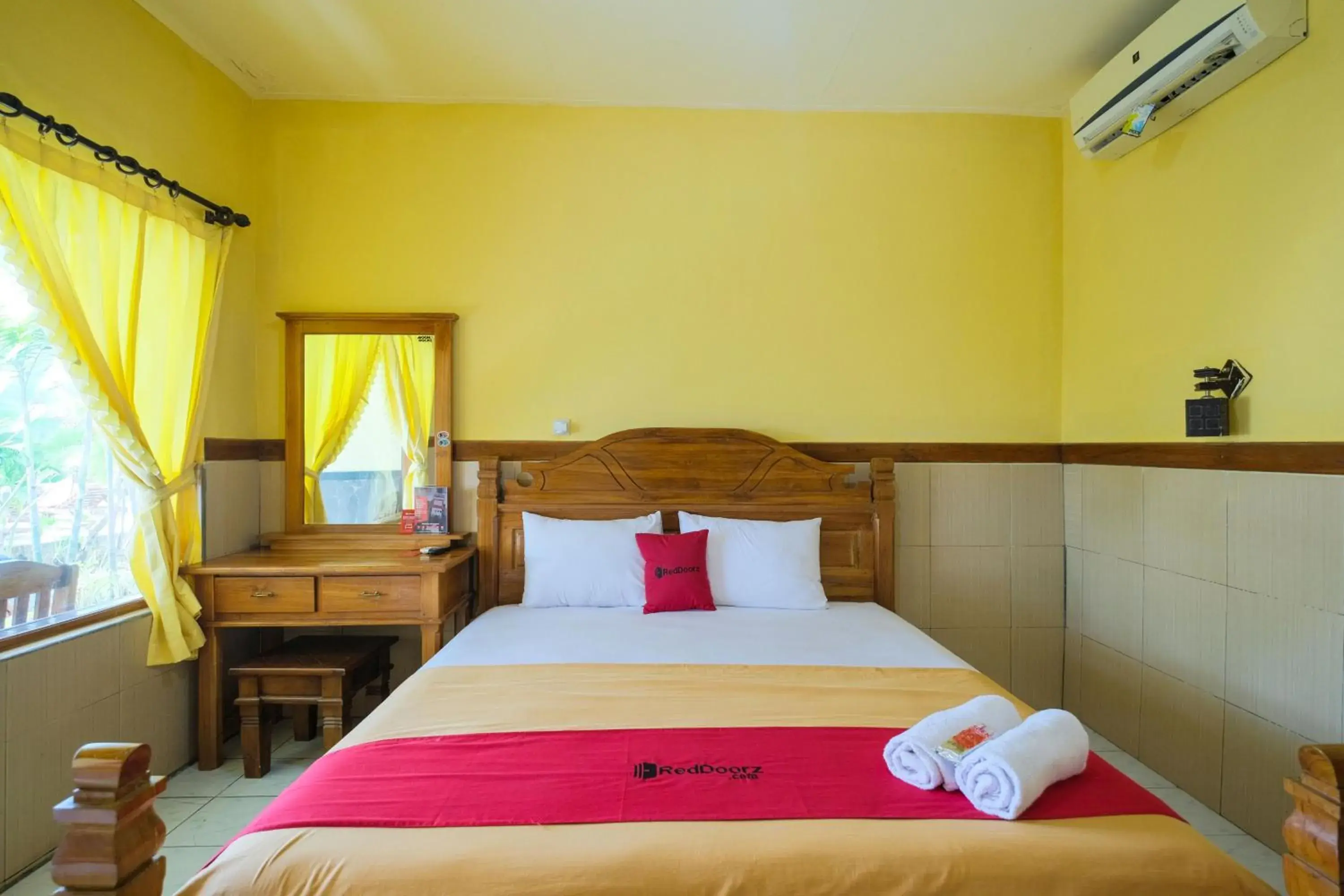 Standard Queen Room in RedDoorz at Tanjung Alam Hotel Lovina Standard Queen Room in RedDoorz at Tanjung Alam Hotel Lovina