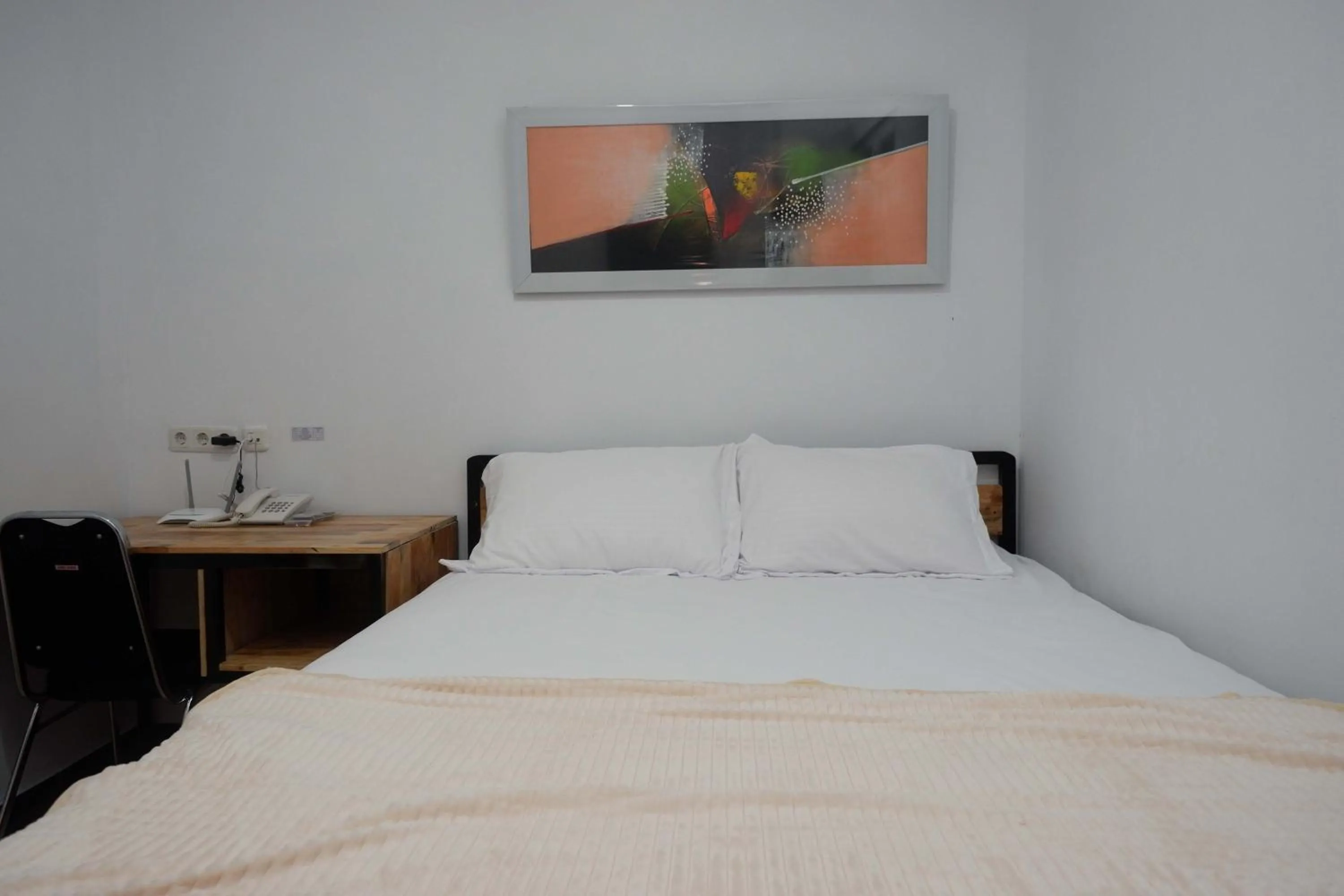 Bedroom, Bed in RedDoorz Plus near Patung Kuda Undip