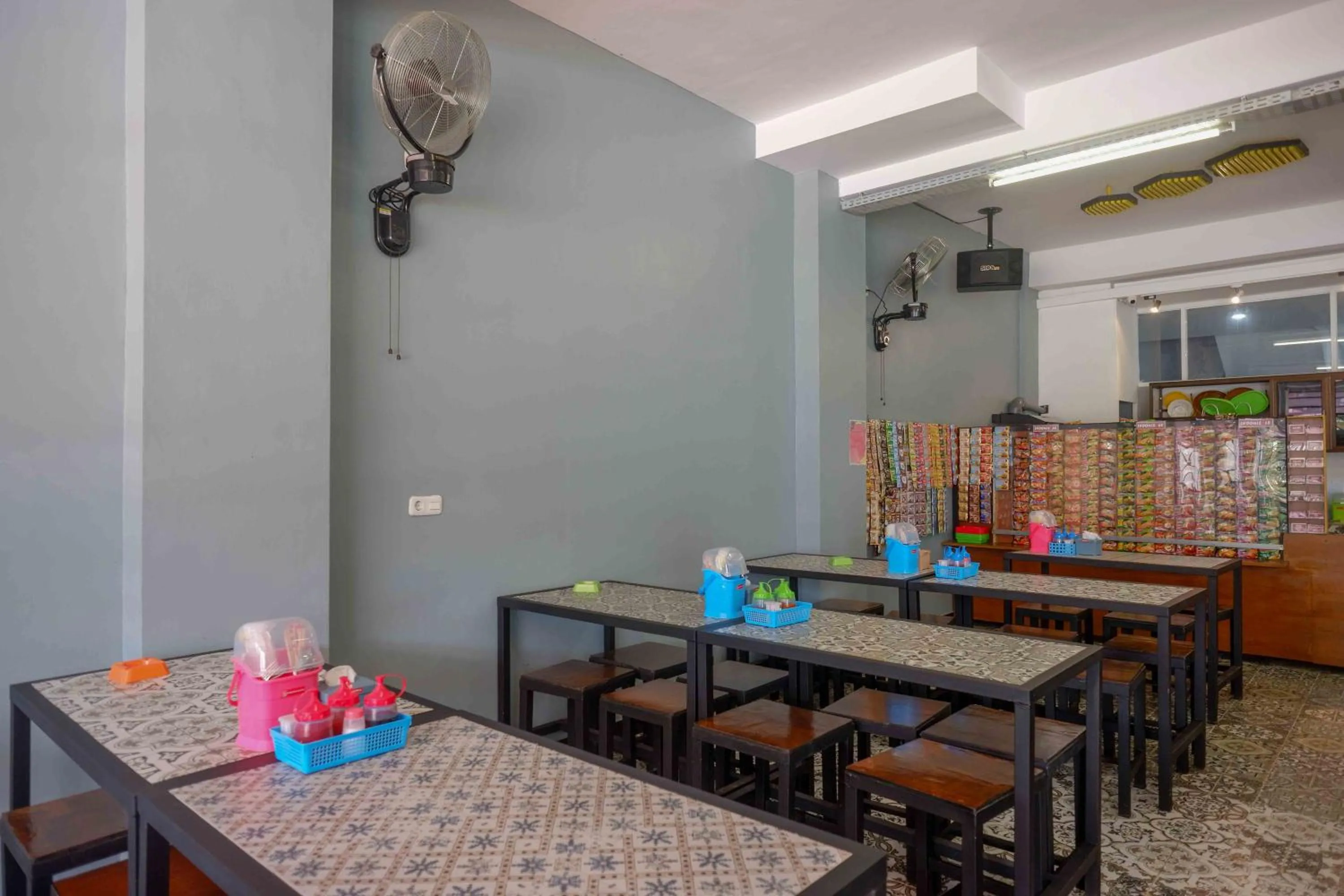 Property building in RedDoorz Plus near Patung Kuda Undip