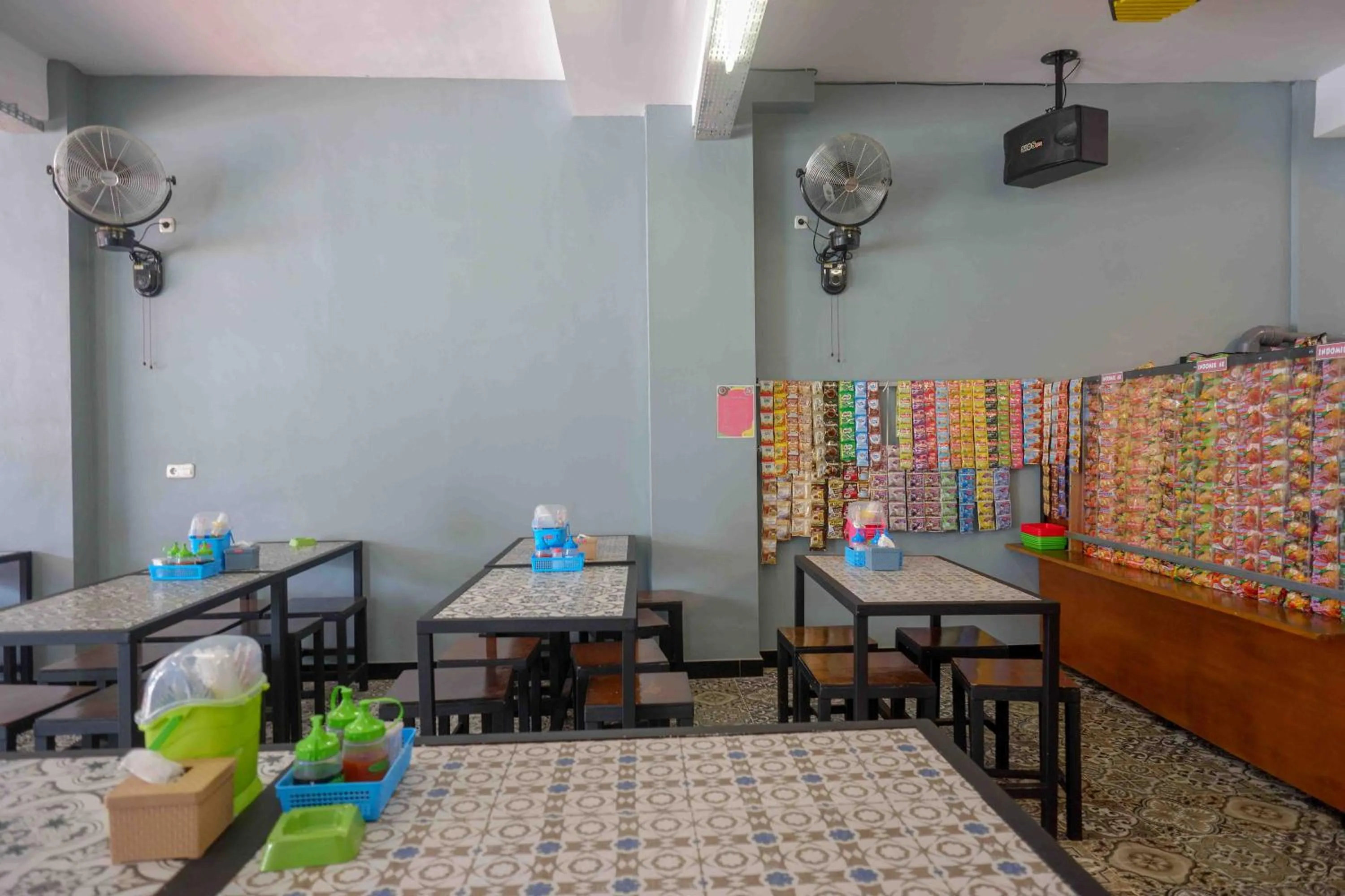 Property building in RedDoorz Plus near Patung Kuda Undip