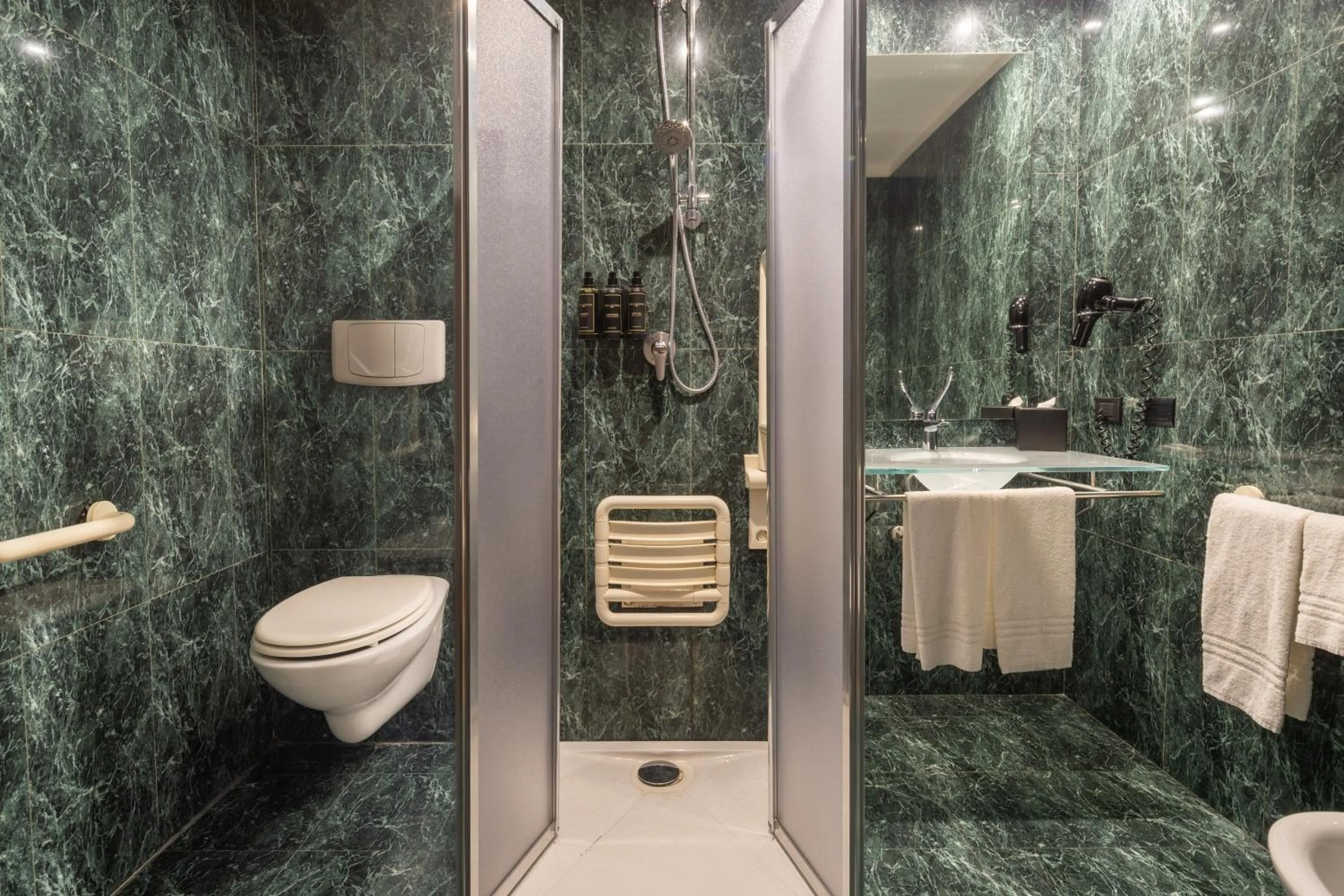 Bathroom in Exe Toscana