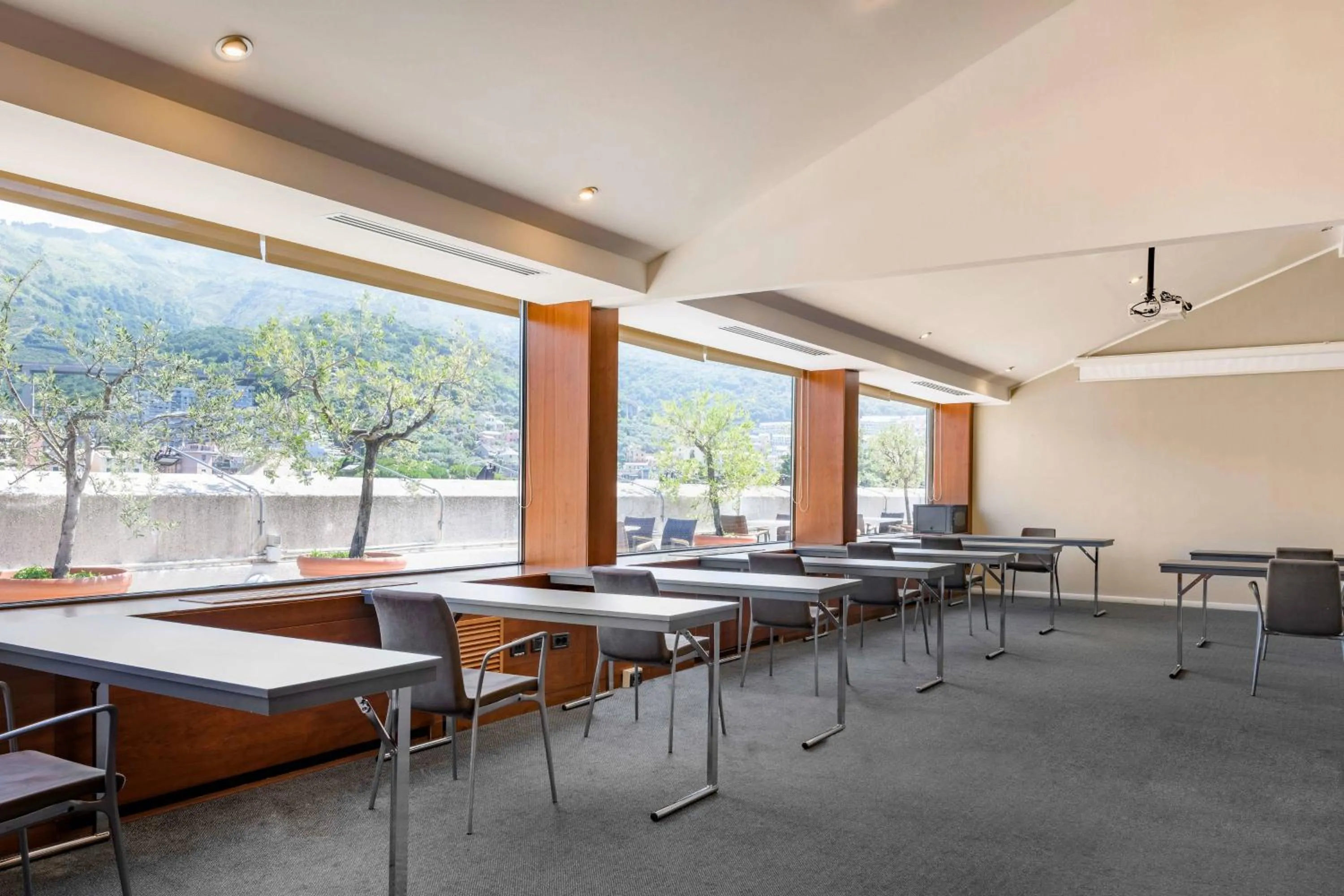 Meeting/conference room in AC Hotel Genova by Marriott