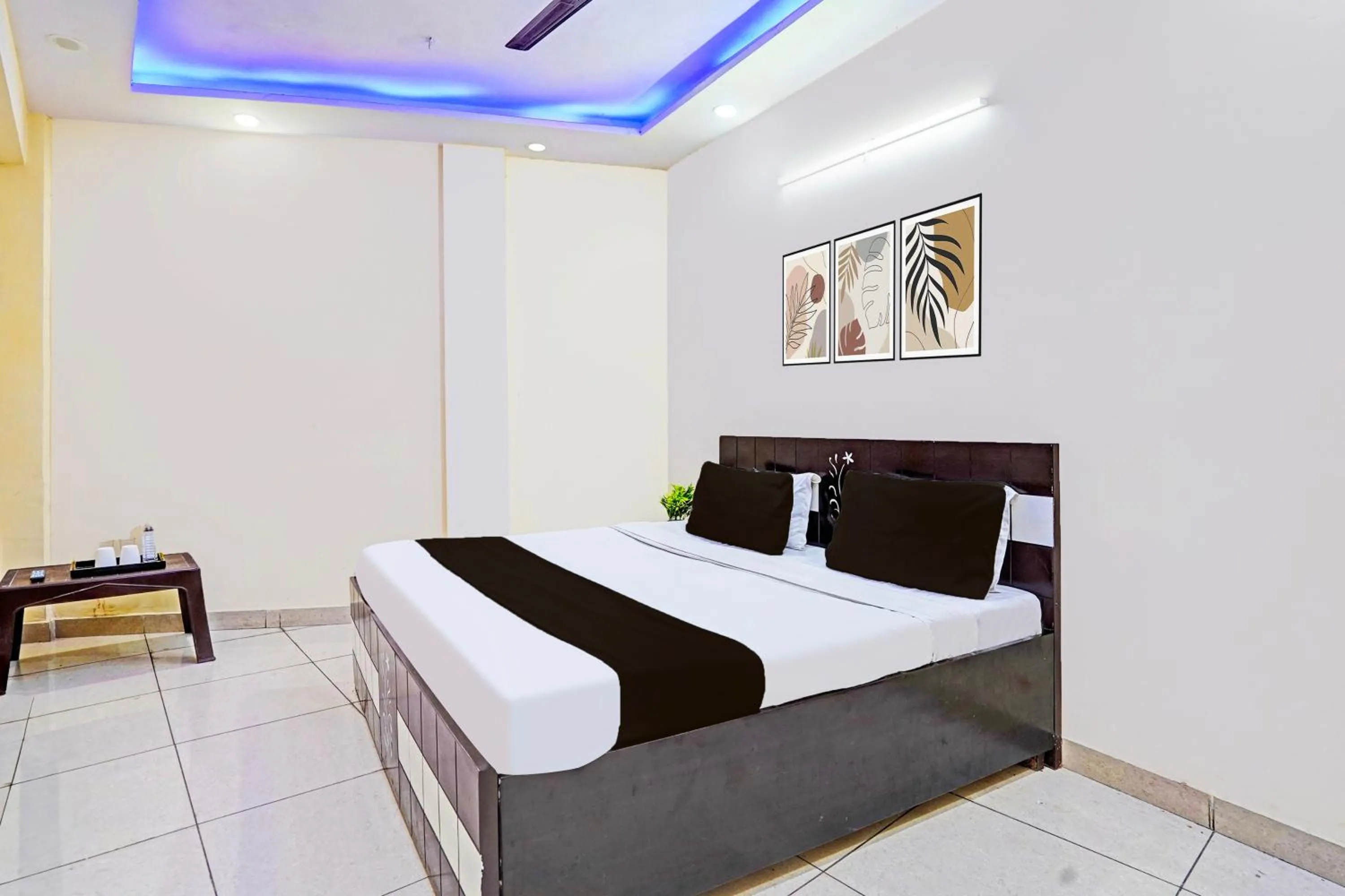 Bedroom, Bed in Hotel O Royal Inn