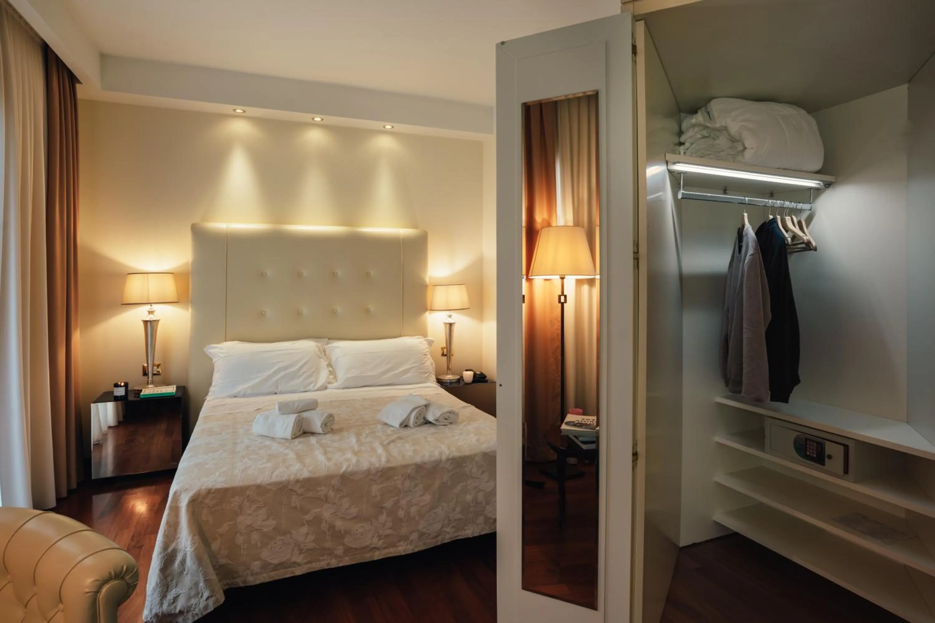 Photo of the whole room, Bed in M House Art Hotel