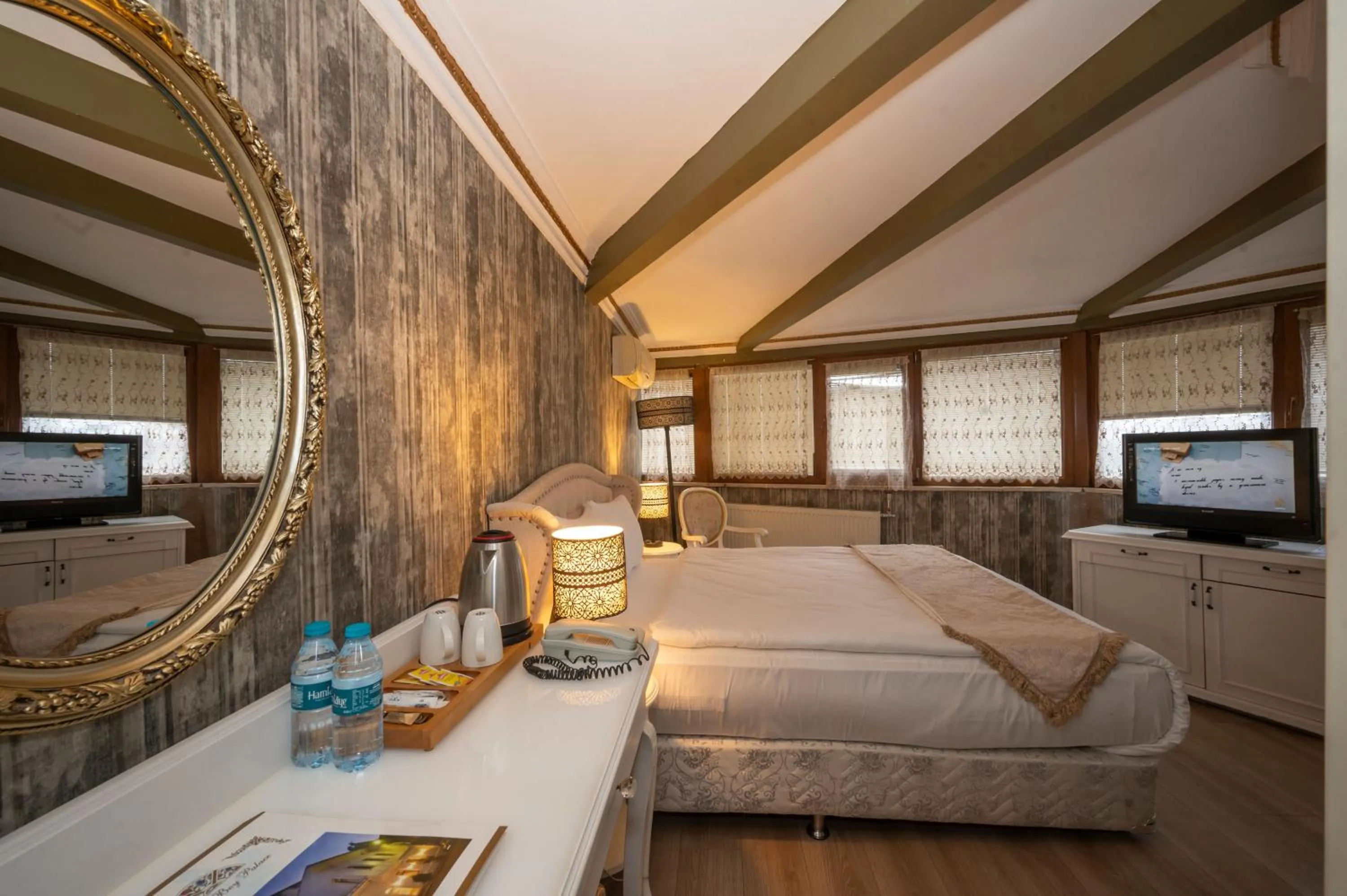 Bed in Fuat Bey Palace Hotel & Spa