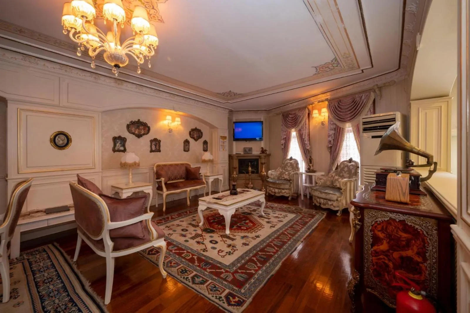 Lobby or reception in Fuat Bey Palace Hotel & Spa