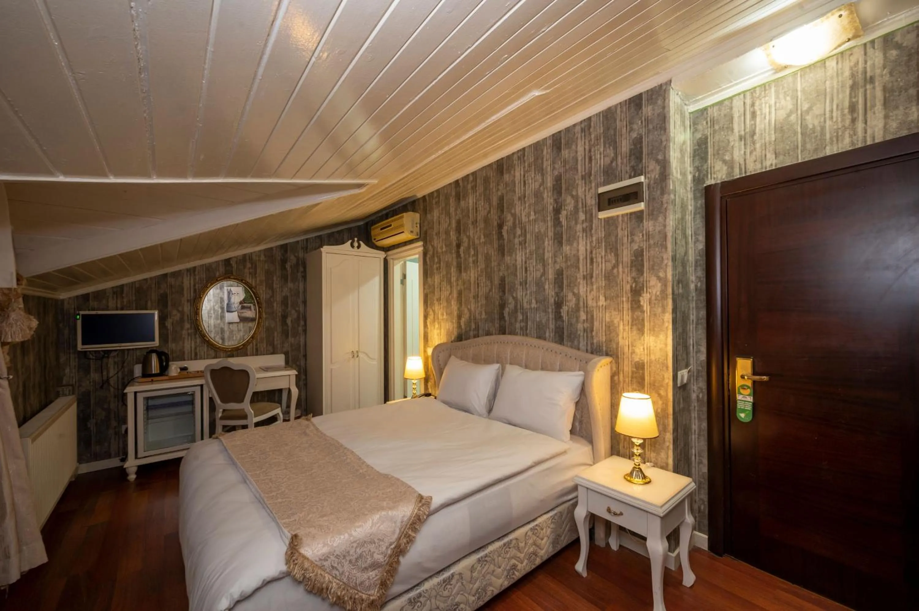 Bed in Fuat Bey Palace Hotel & Spa